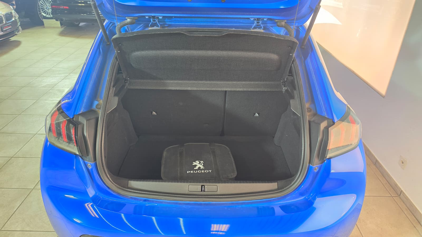 PEUGEOT 208 Elektrik GT TOP FAHRZEUG, Keyless Entry & Go*Rückfahrkamera*Parksensoren-image-12
