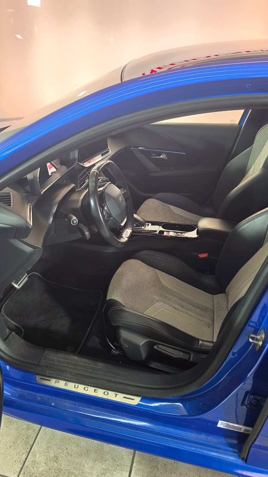 PEUGEOT 208 Elektrik GT TOP FAHRZEUG, Keyless Entry & Go*Rückfahrkamera*Parksensoren-image-9