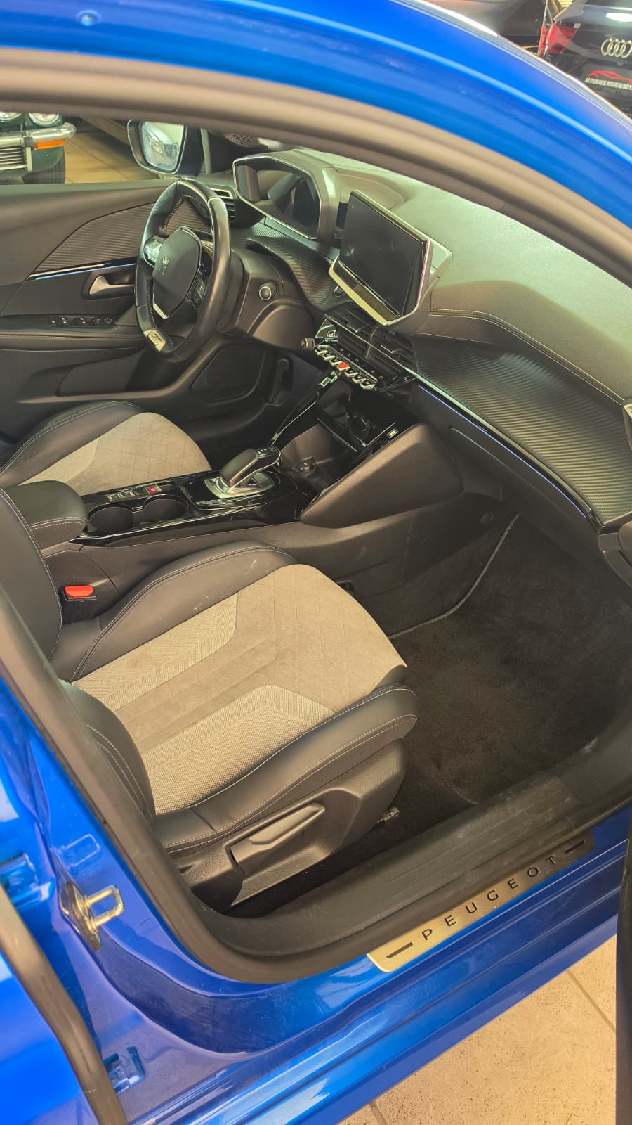 PEUGEOT 208 Elektrik GT TOP FAHRZEUG, Keyless Entry & Go*Rückfahrkamera*Parksensoren-image-10