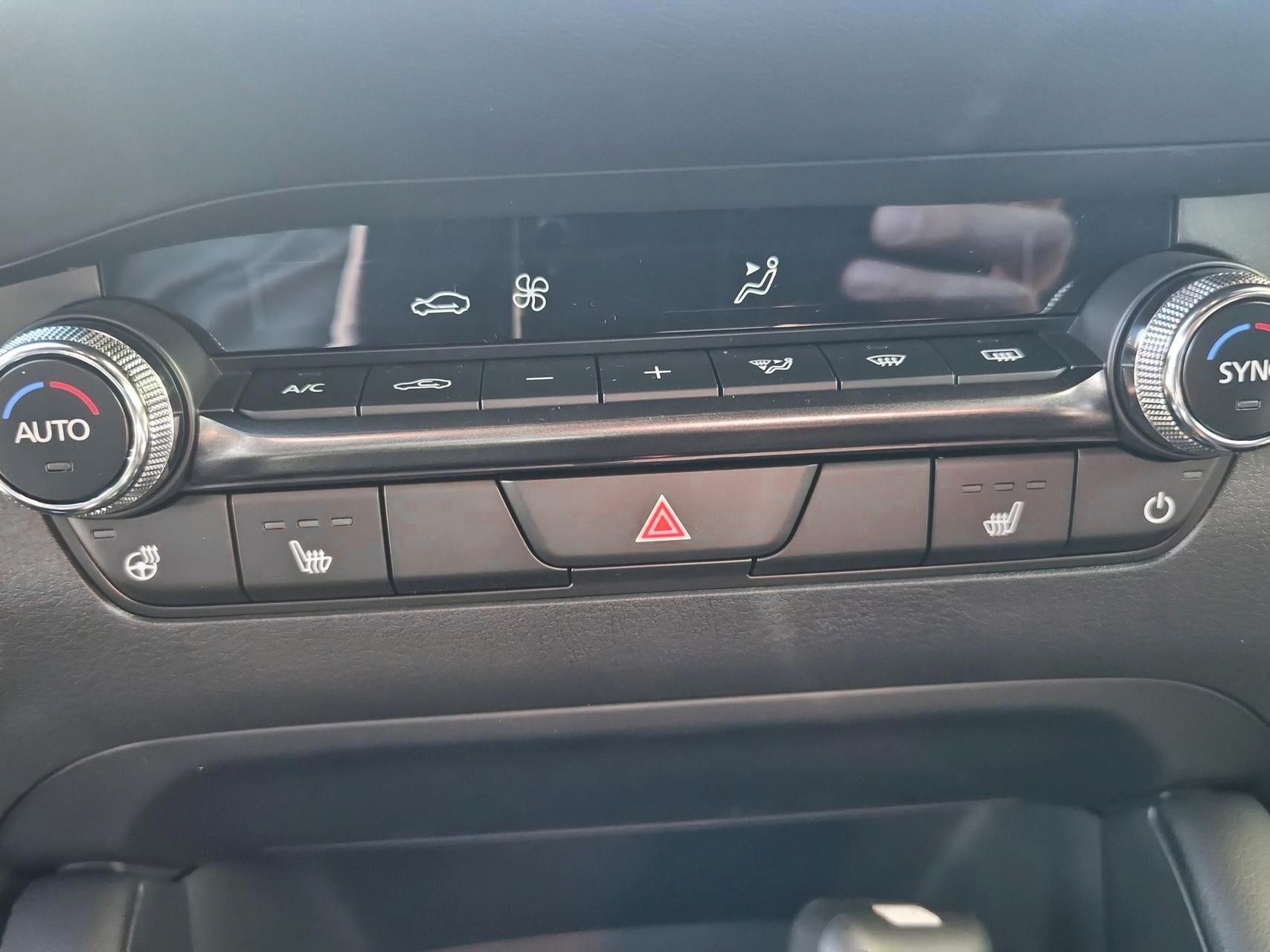 MAZDA 3 Hatchback SKYACTIV-X M Hybrid 186 Takumi Automat-image-22