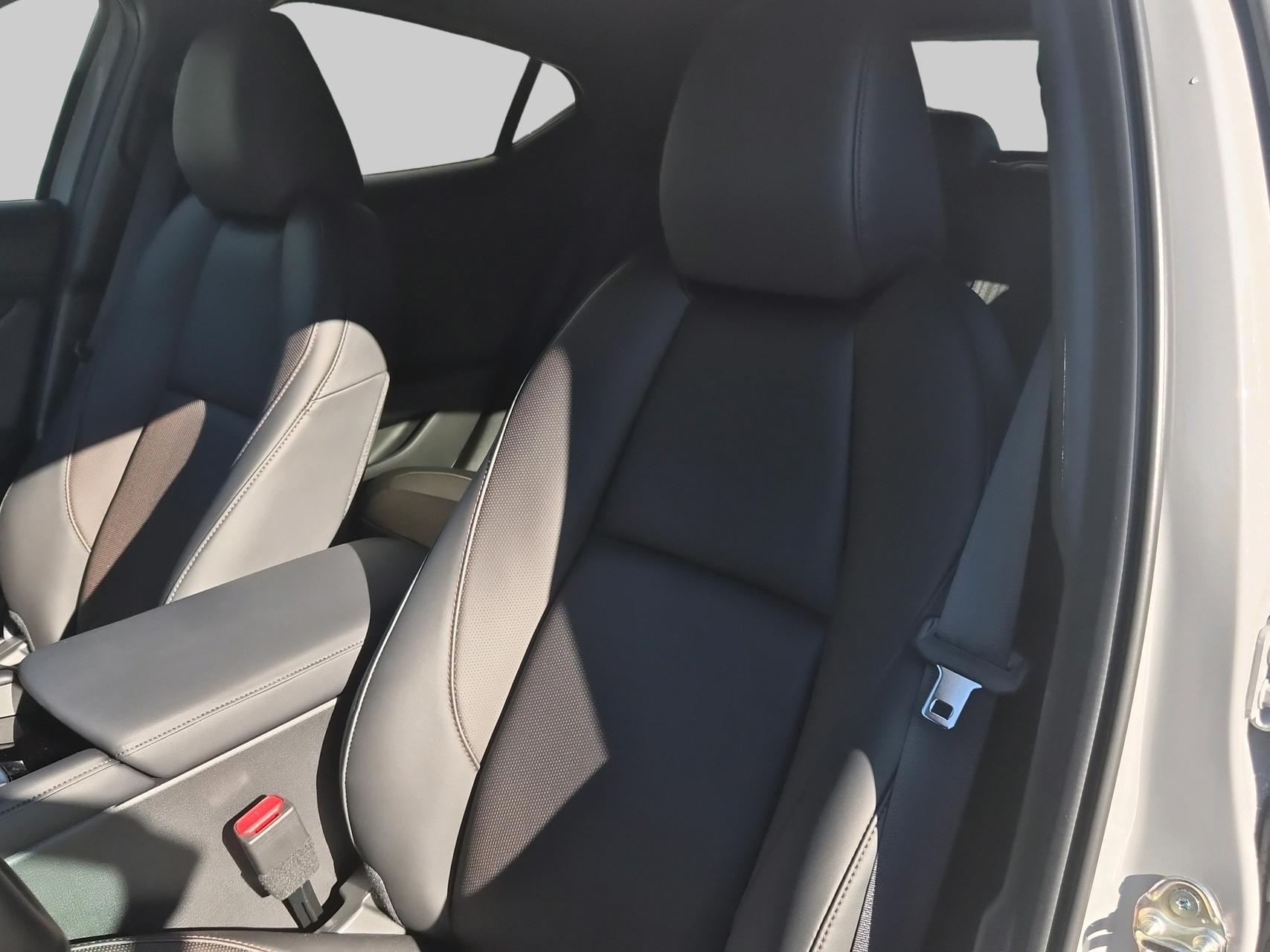 MAZDA 3 Hatchback SKYACTIV-X M Hybrid 186 Takumi Automat-image-24