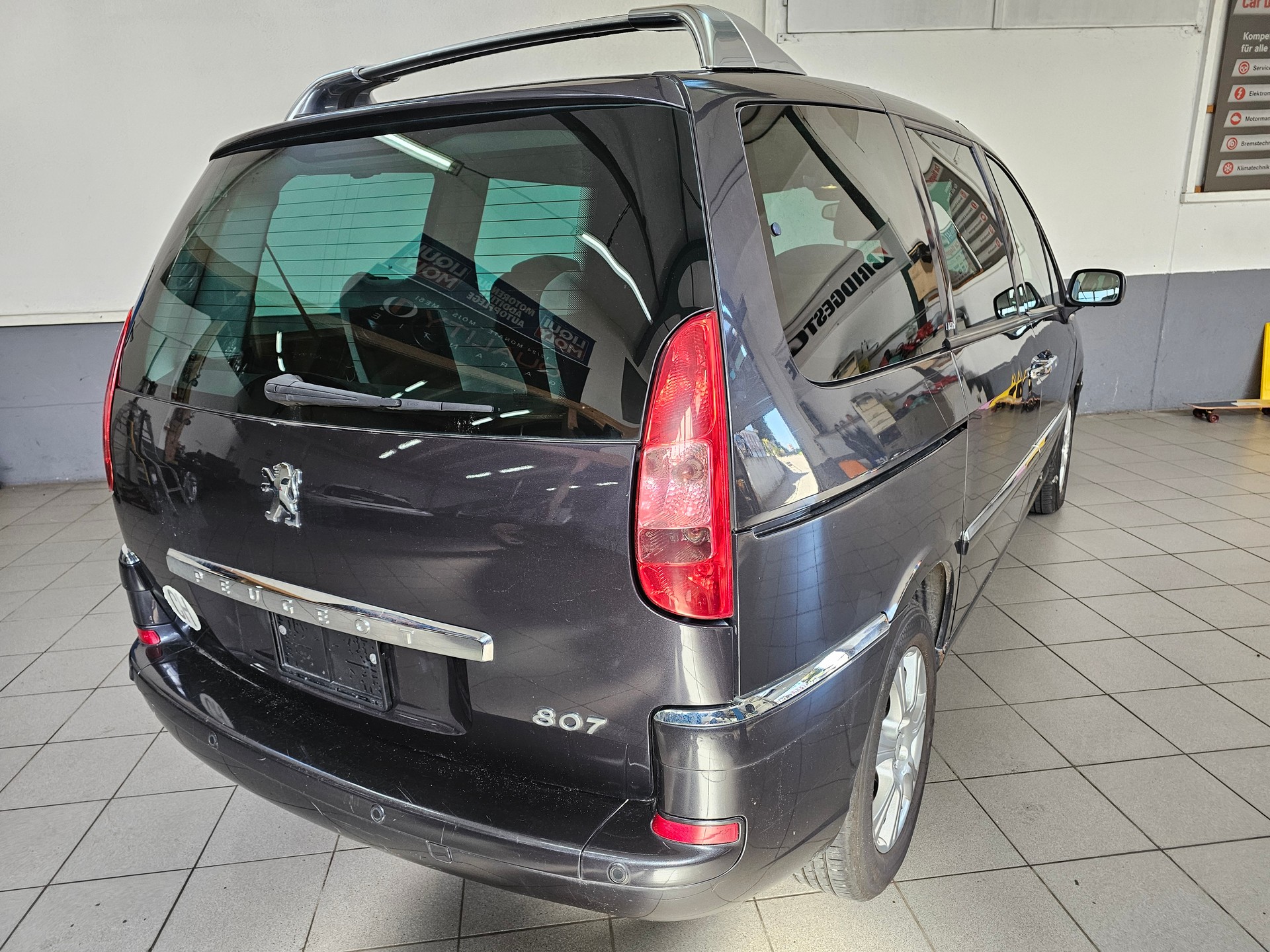 PEUGEOT 807 2.0 16V HDi (ST) Family+-image-6