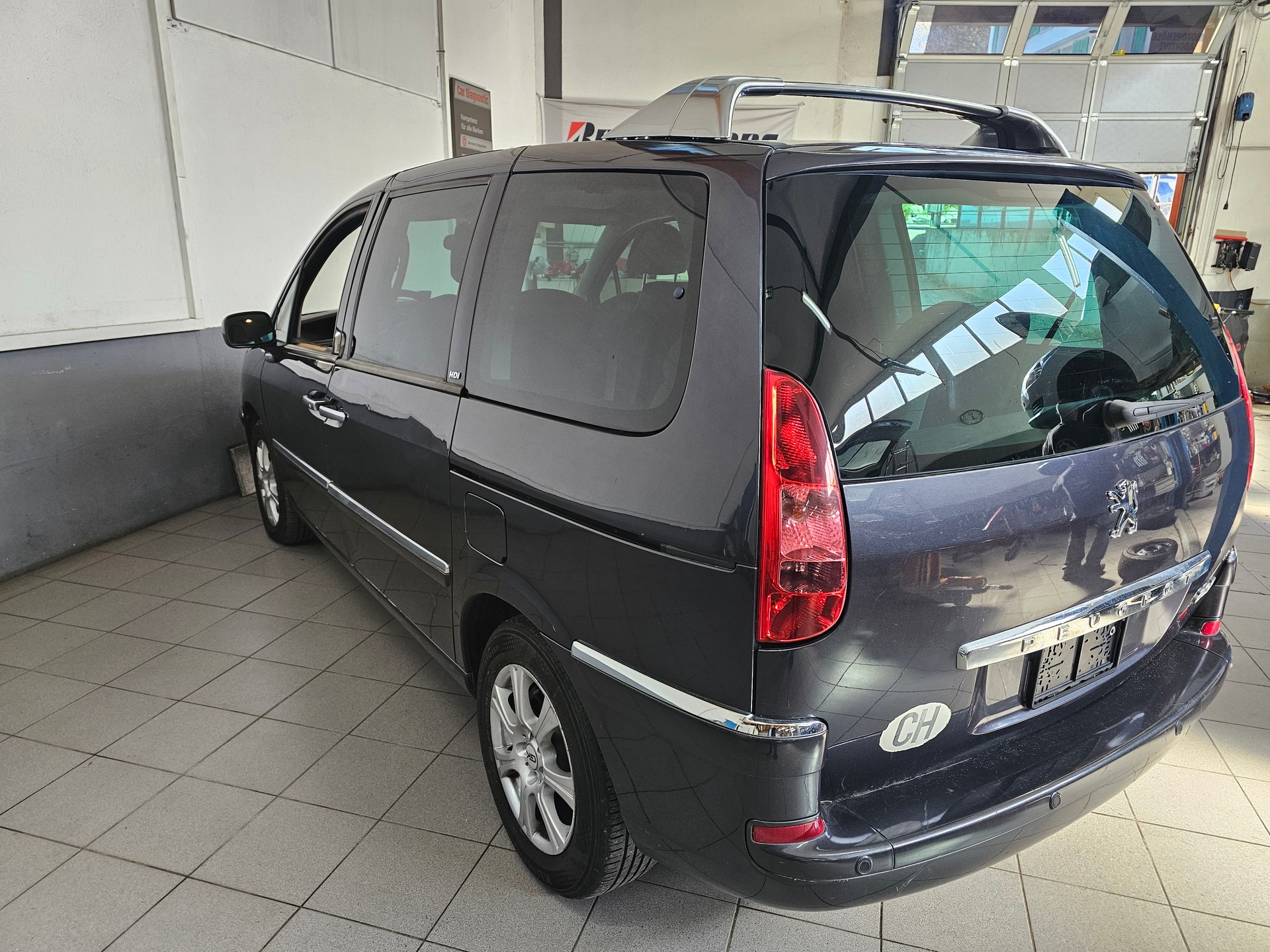 PEUGEOT 807 2.0 16V HDi (ST) Family+-image-5