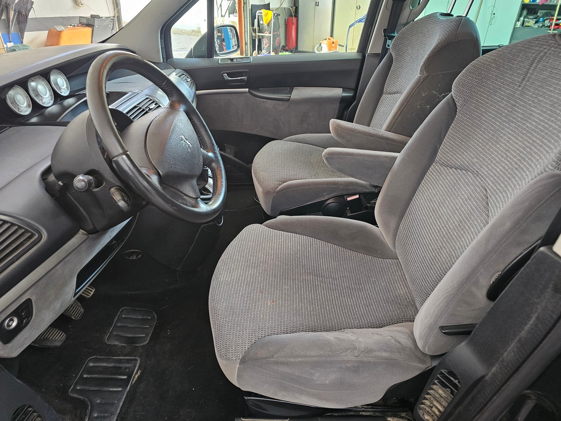 PEUGEOT 807 2.0 16V HDi (ST) Family+-image-2