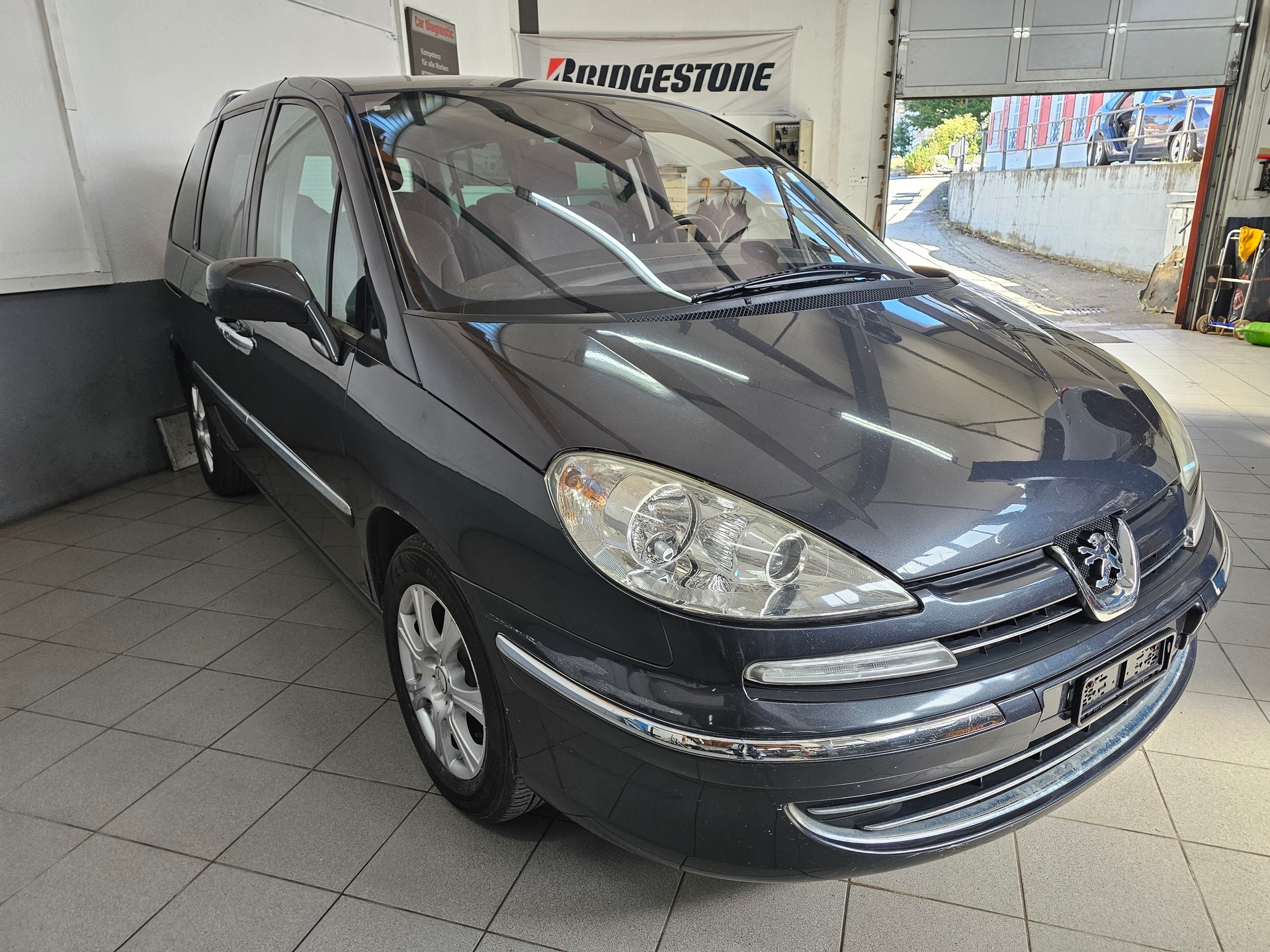 PEUGEOT 807 2.0 16V HDi (ST) Family+-image-0