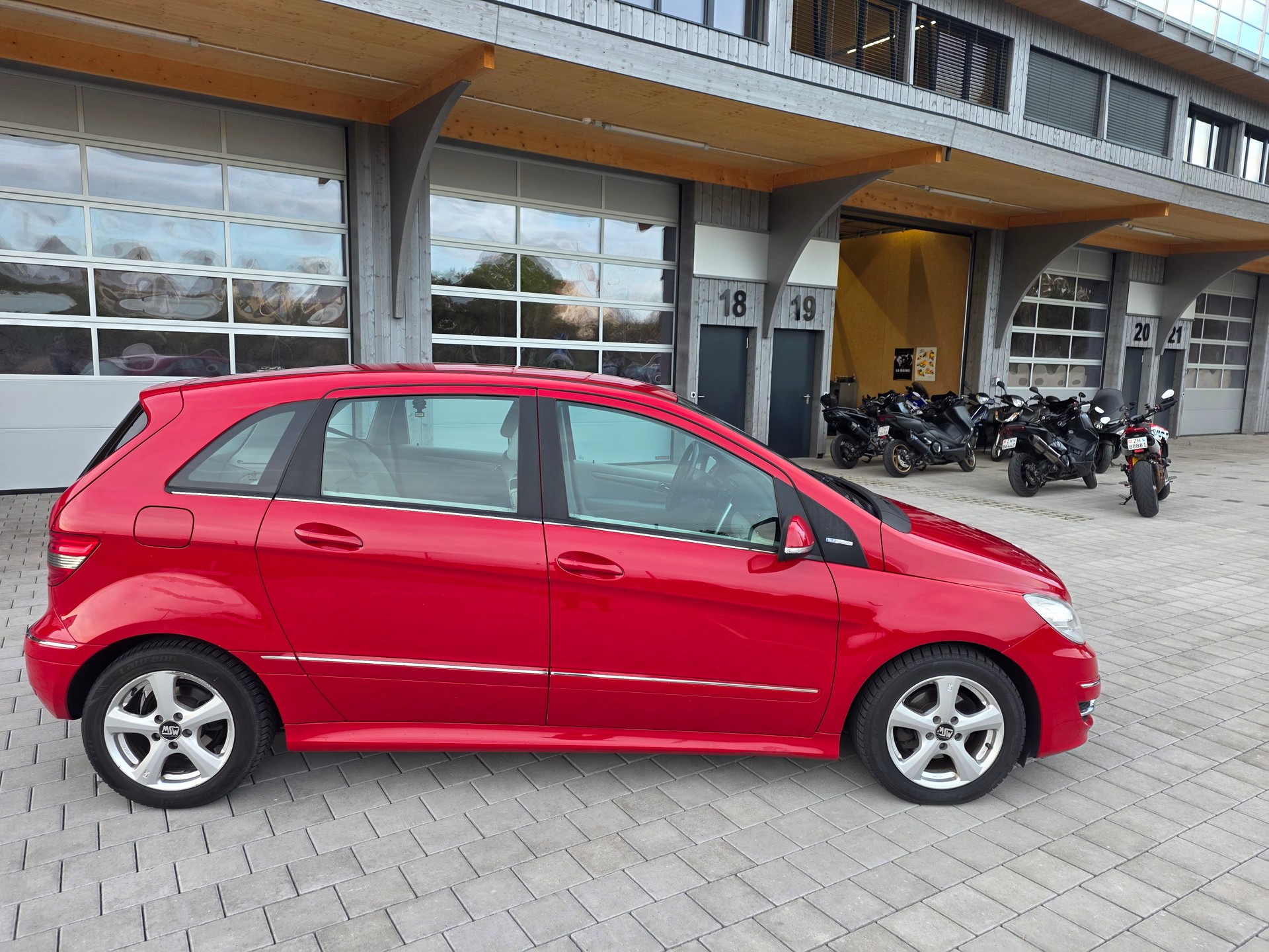 MERCEDES-BENZ B 180 BlueEfficiency Selection-image-6