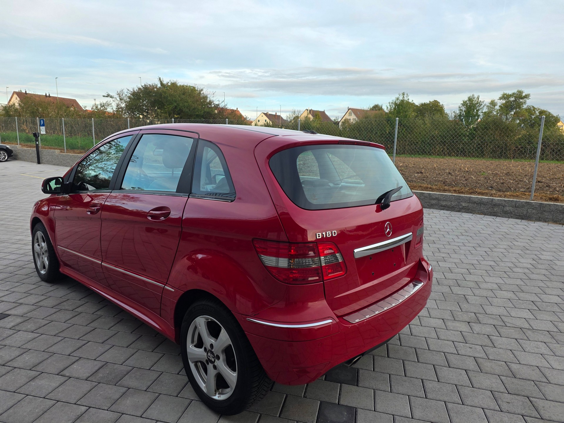 MERCEDES-BENZ B 180 BlueEfficiency Selection-image-4