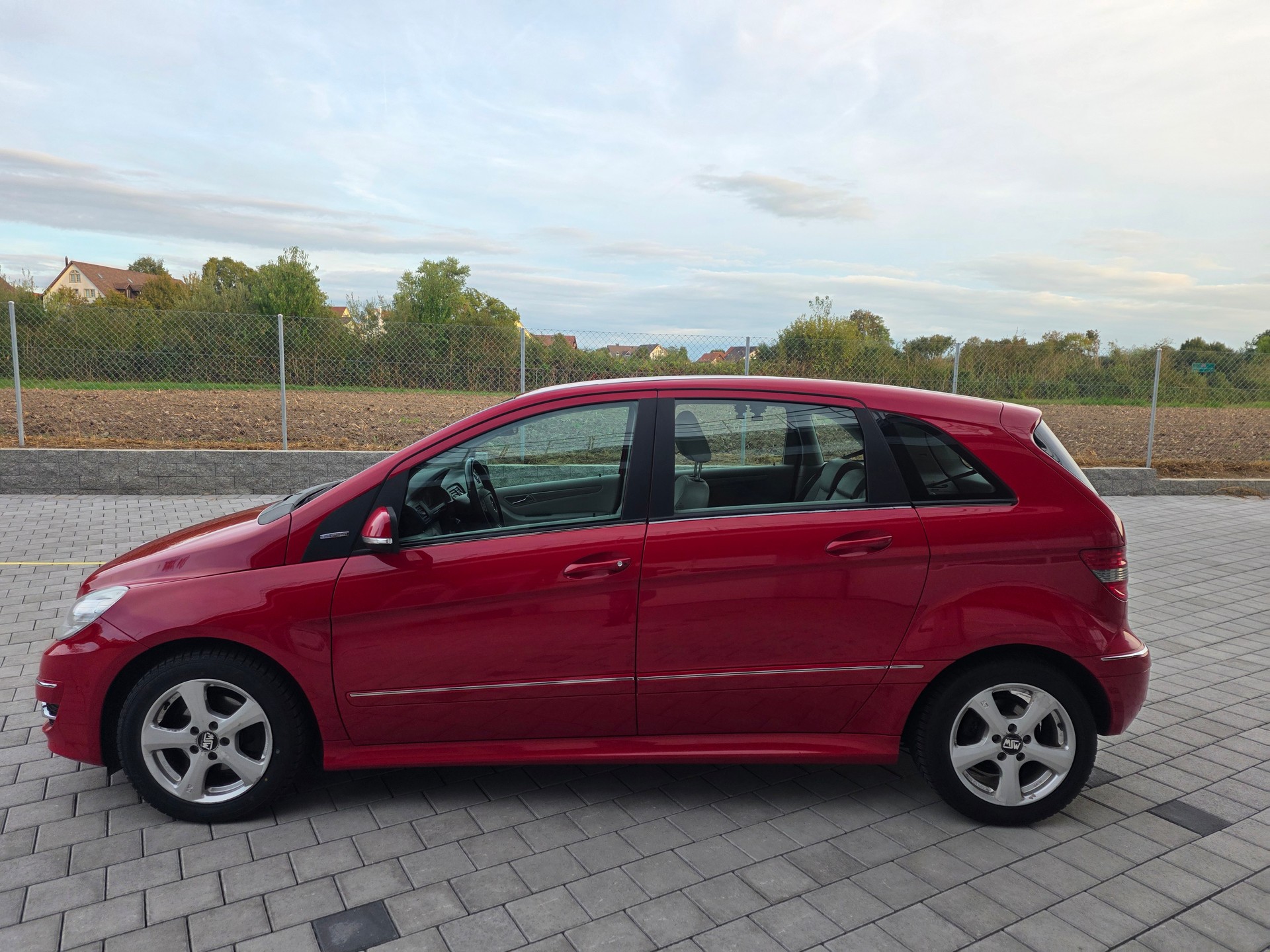 MERCEDES-BENZ B 180 BlueEfficiency Selection-image-7