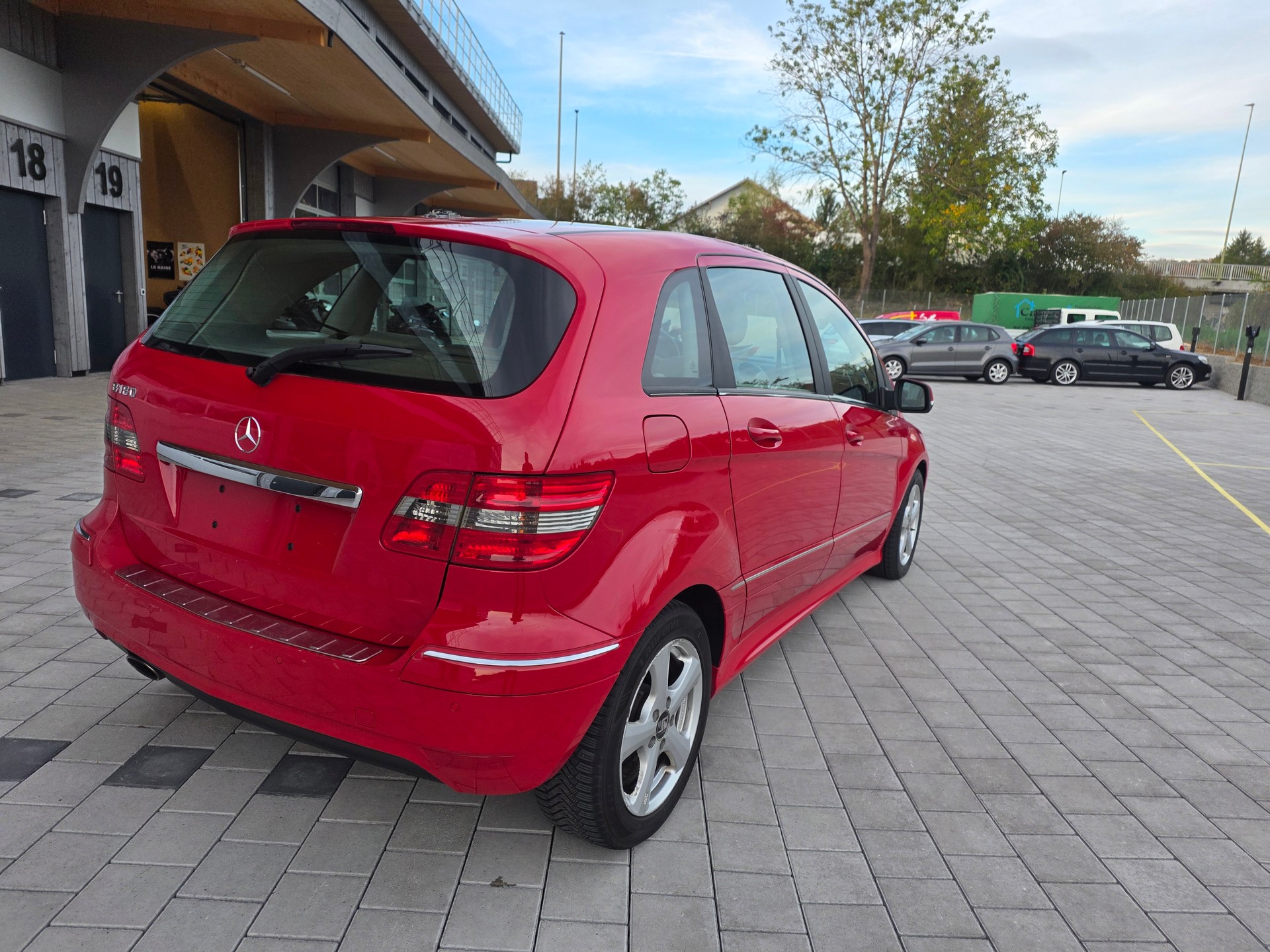 MERCEDES-BENZ B 180 BlueEfficiency Selection-image-5