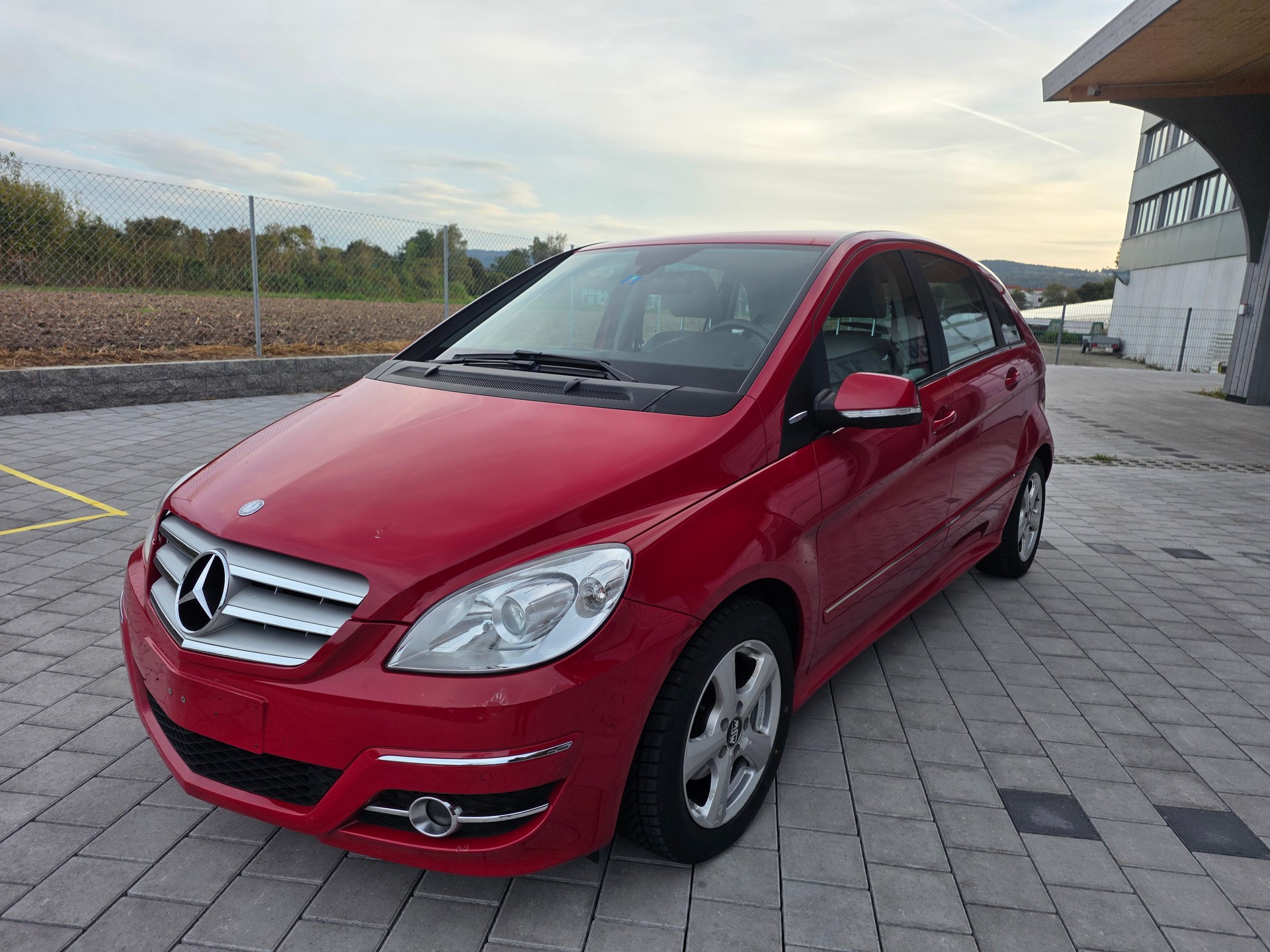 MERCEDES-BENZ B 180 BlueEfficiency Selection-image-3