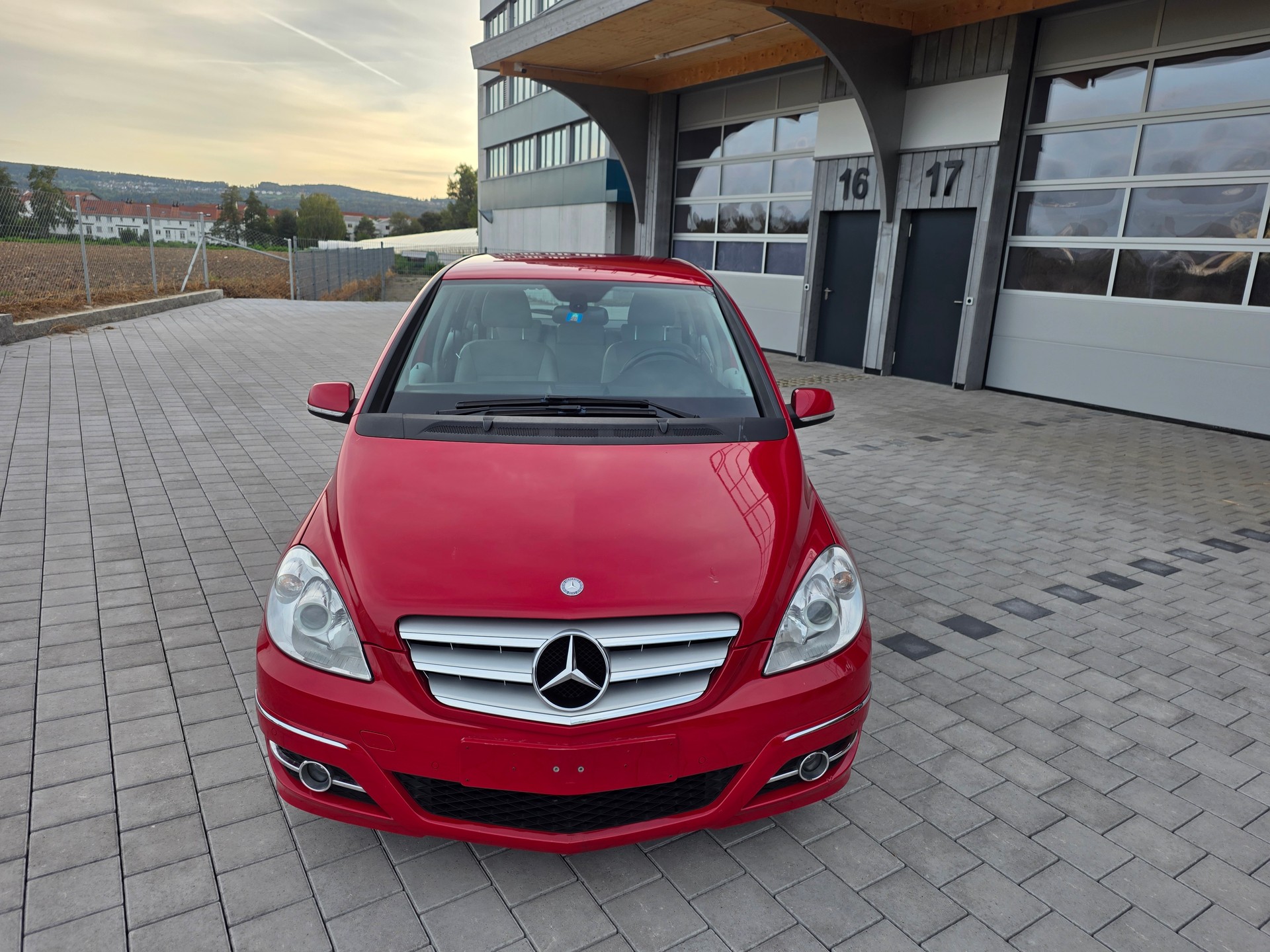 MERCEDES-BENZ B 180 BlueEfficiency Selection-image-1