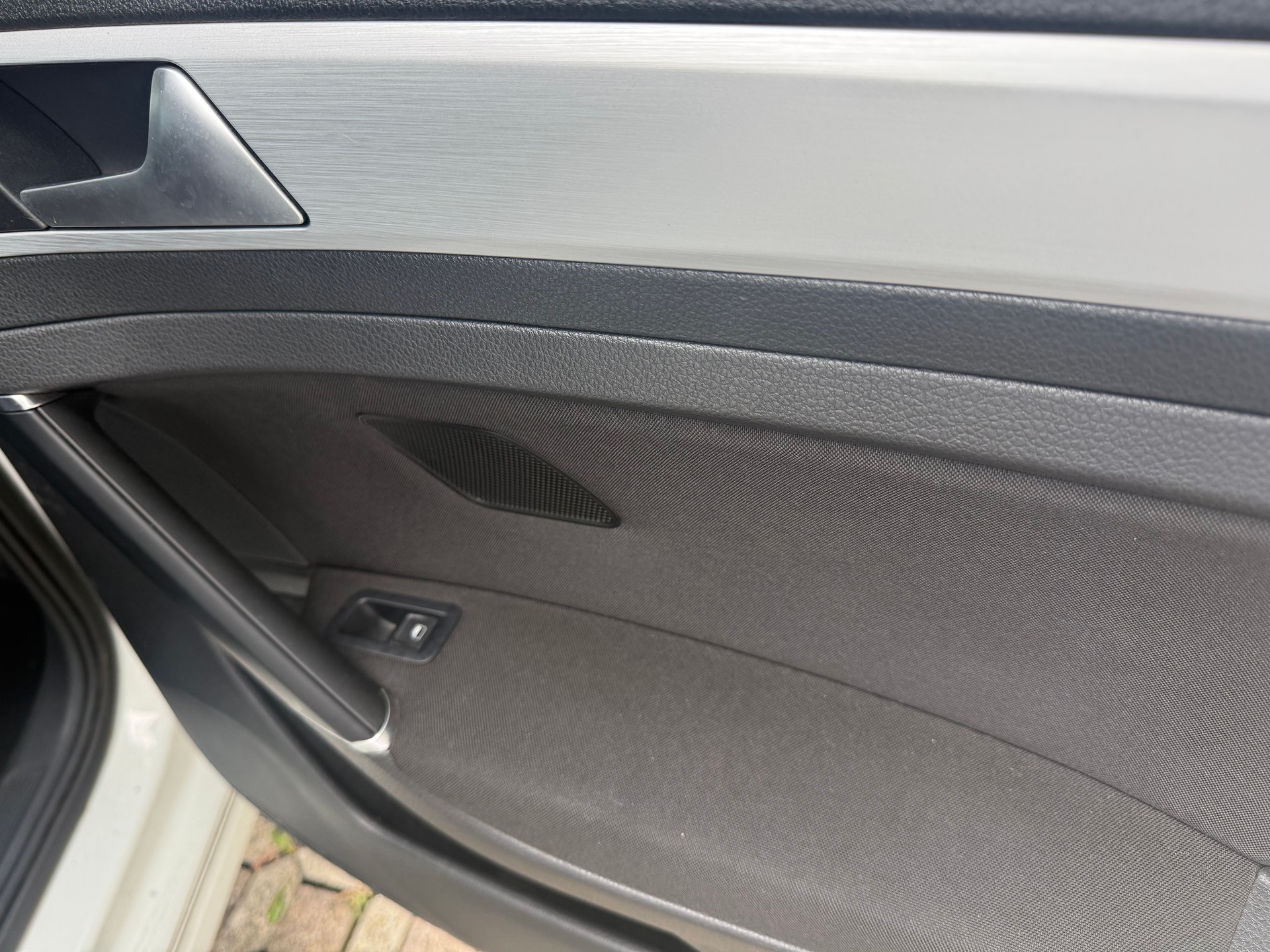 VW Golf Variant 1.6 TDI Cup 4Motion-image-8