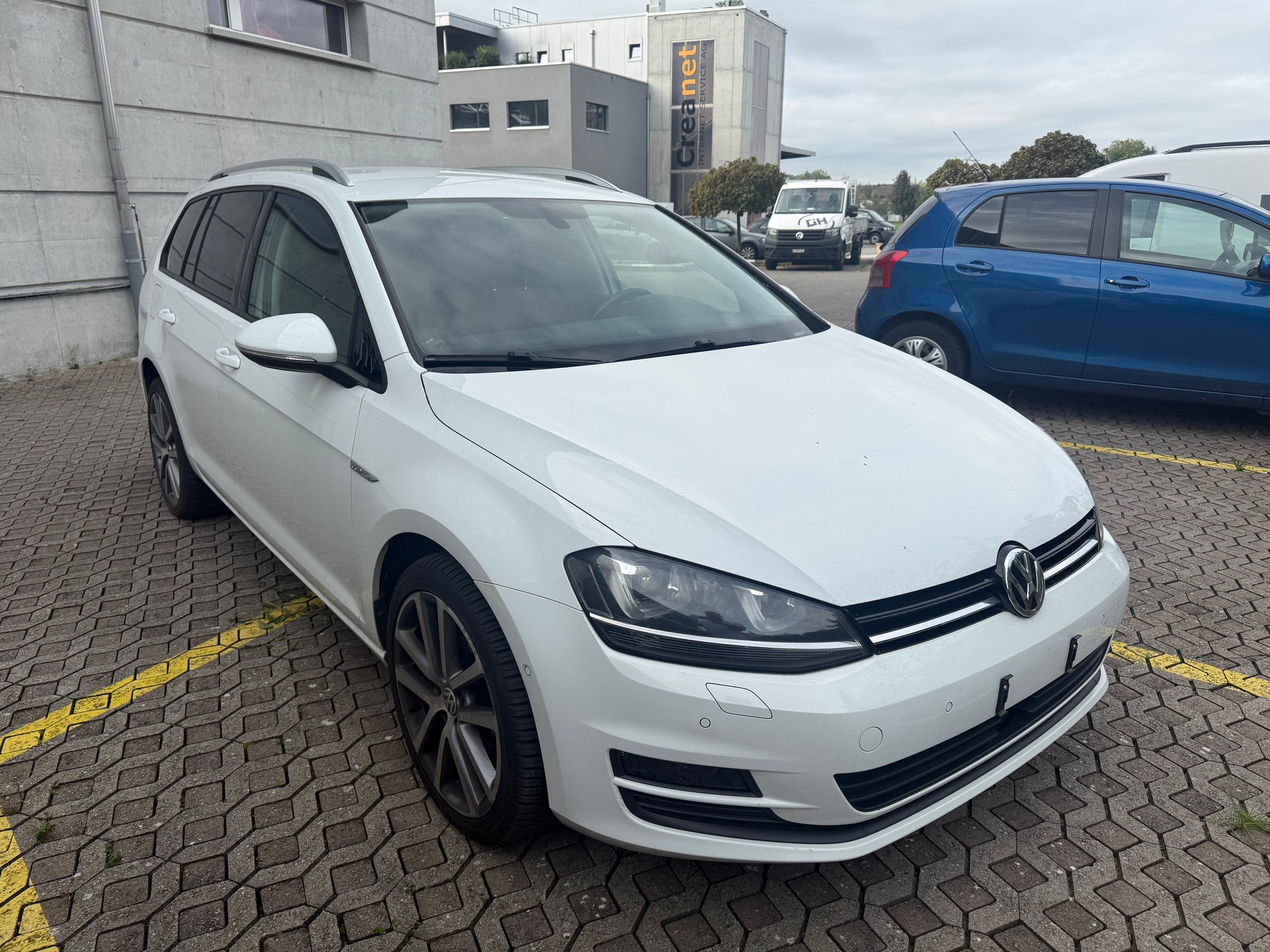 VW Golf Variant 1.6 TDI Cup 4Motion-image-2