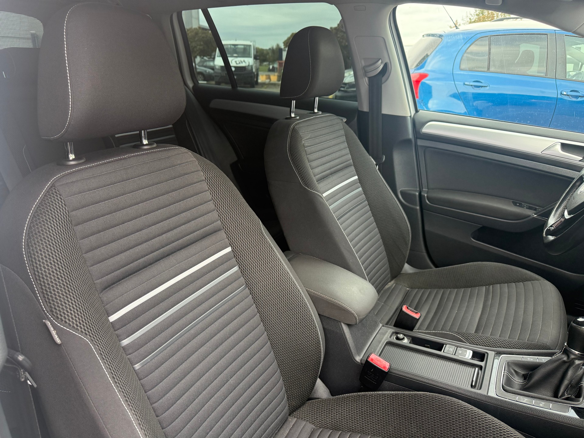 VW Golf Variant 1.6 TDI Cup 4Motion-image-11