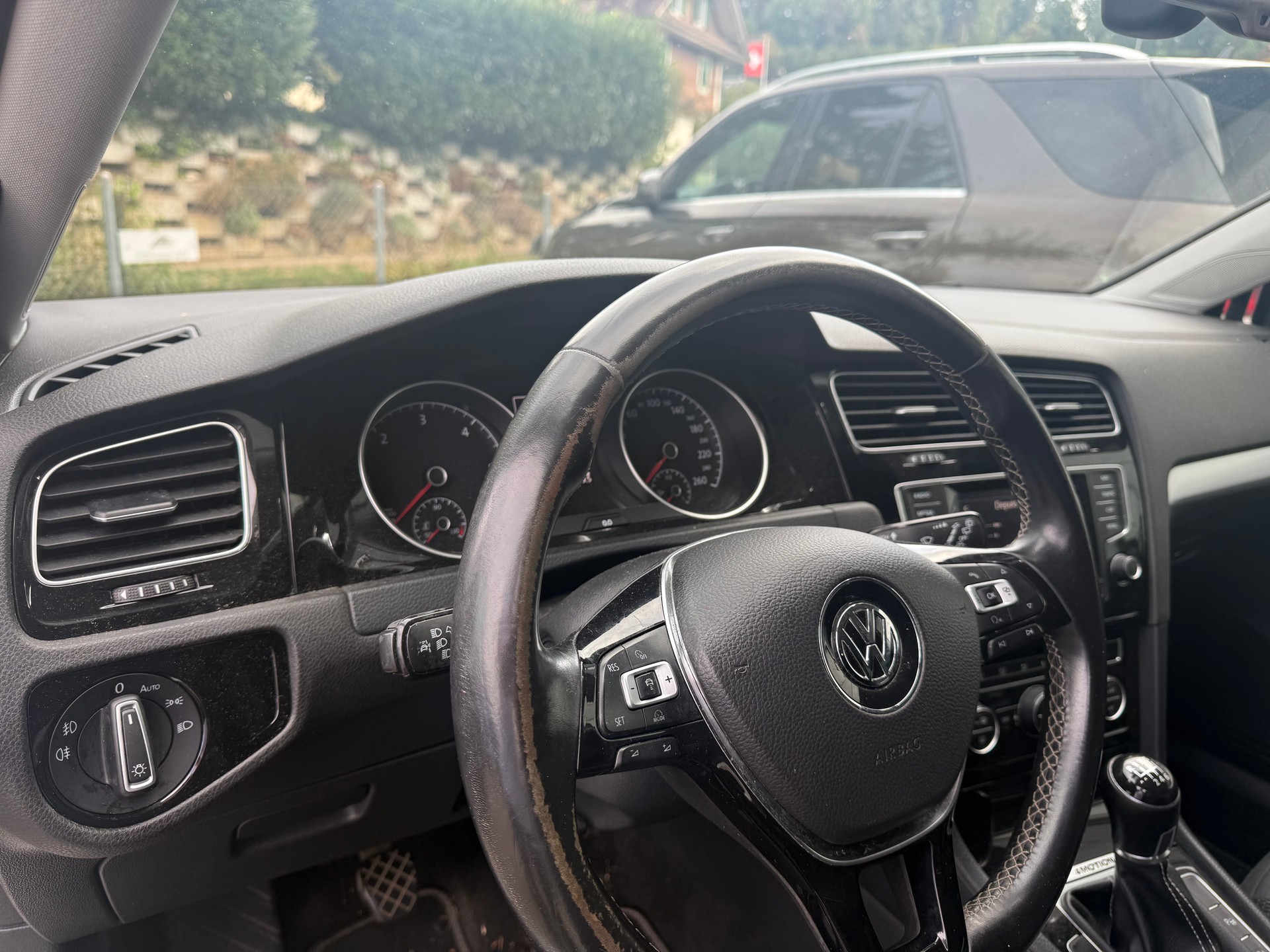 VW Golf Variant 1.6 TDI Cup 4Motion-image-14