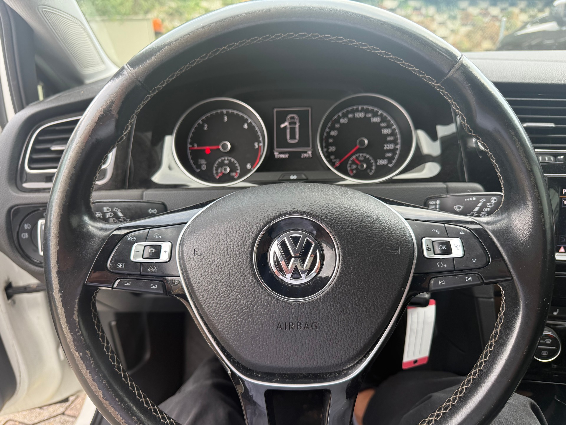 VW Golf Variant 1.6 TDI Cup 4Motion-image-15