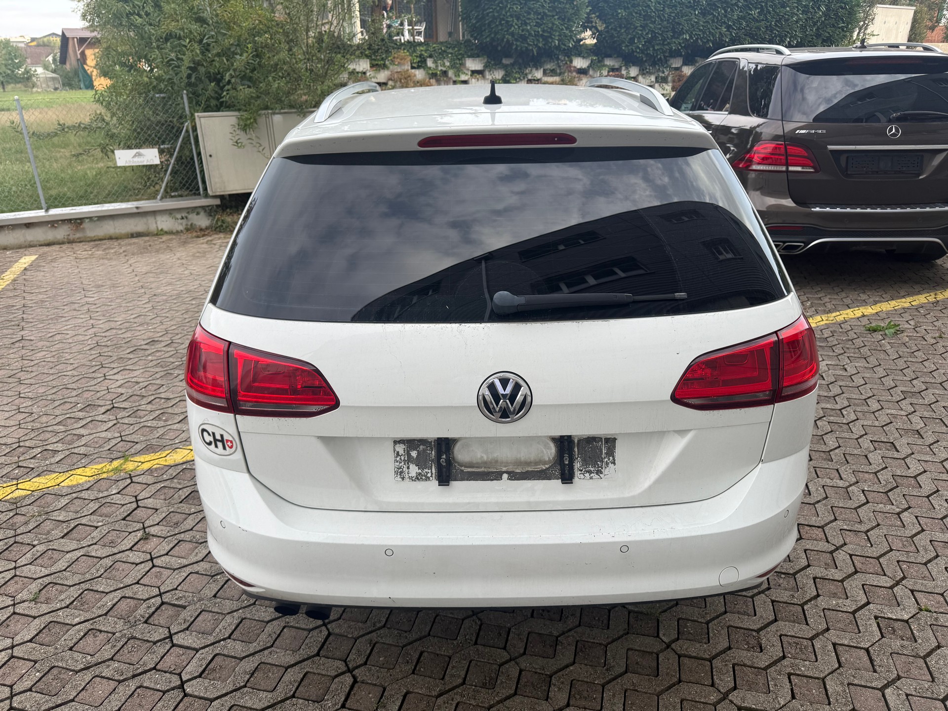 VW Golf Variant 1.6 TDI Cup 4Motion-image-4