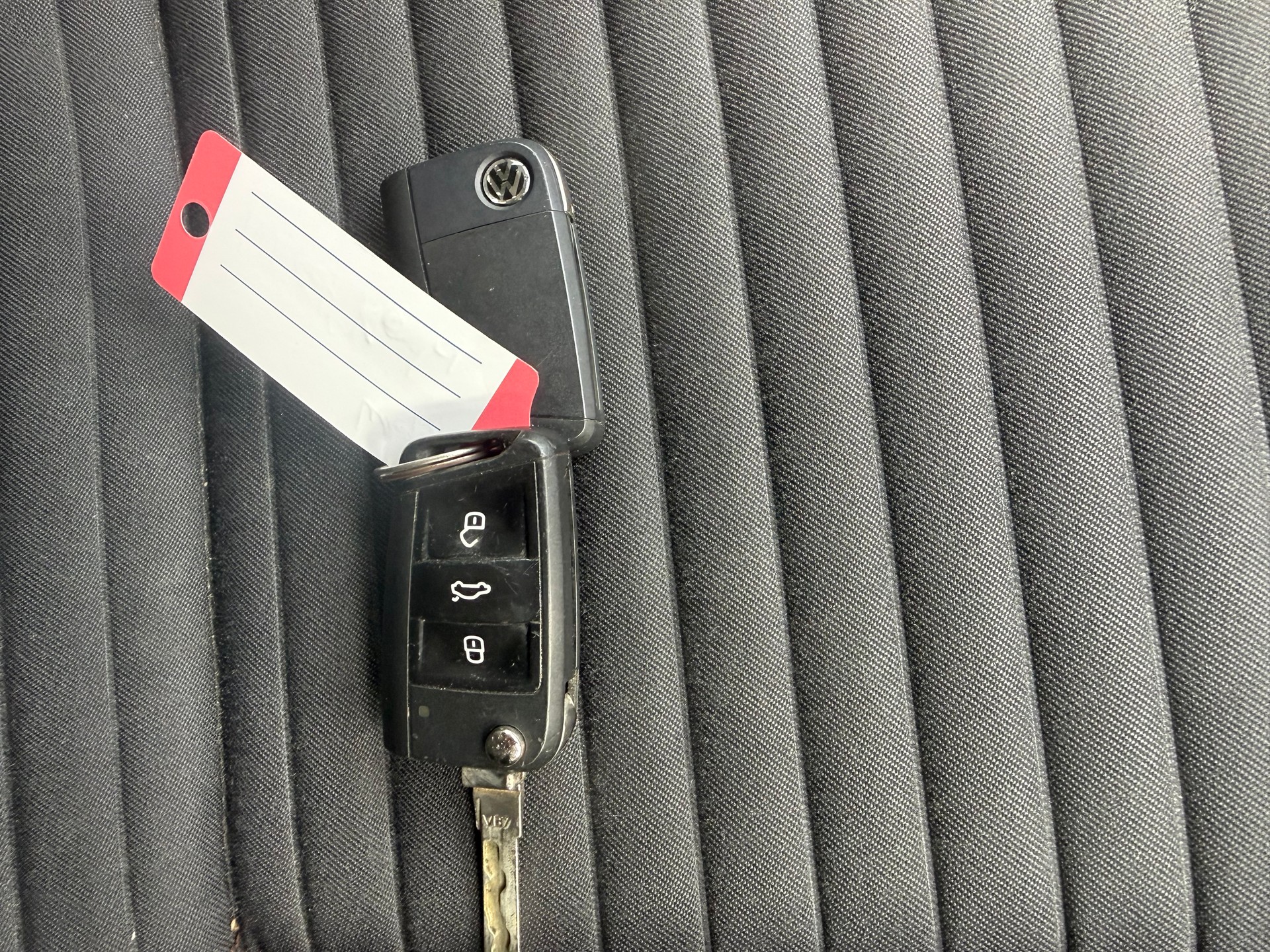 VW Golf Variant 1.6 TDI Cup 4Motion-image-16