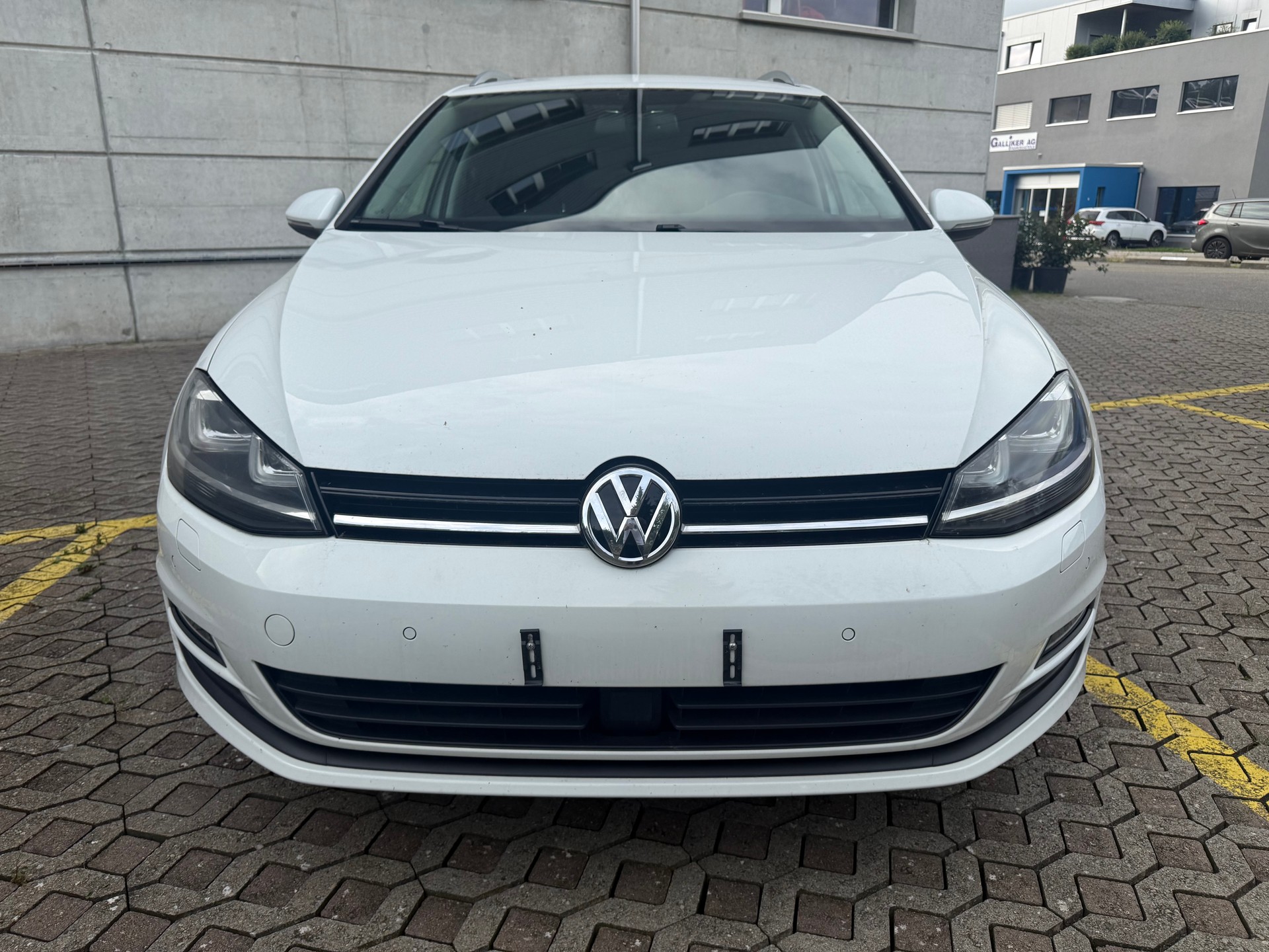 VW Golf Variant 1.6 TDI Cup 4Motion-image-0