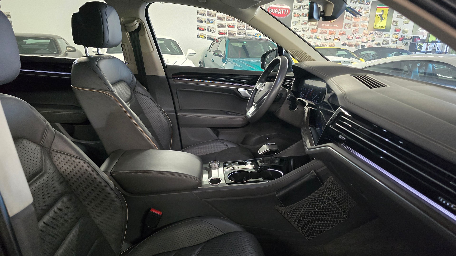 VW Touareg 3.0 TDI Elegance Tiptronic-image-17