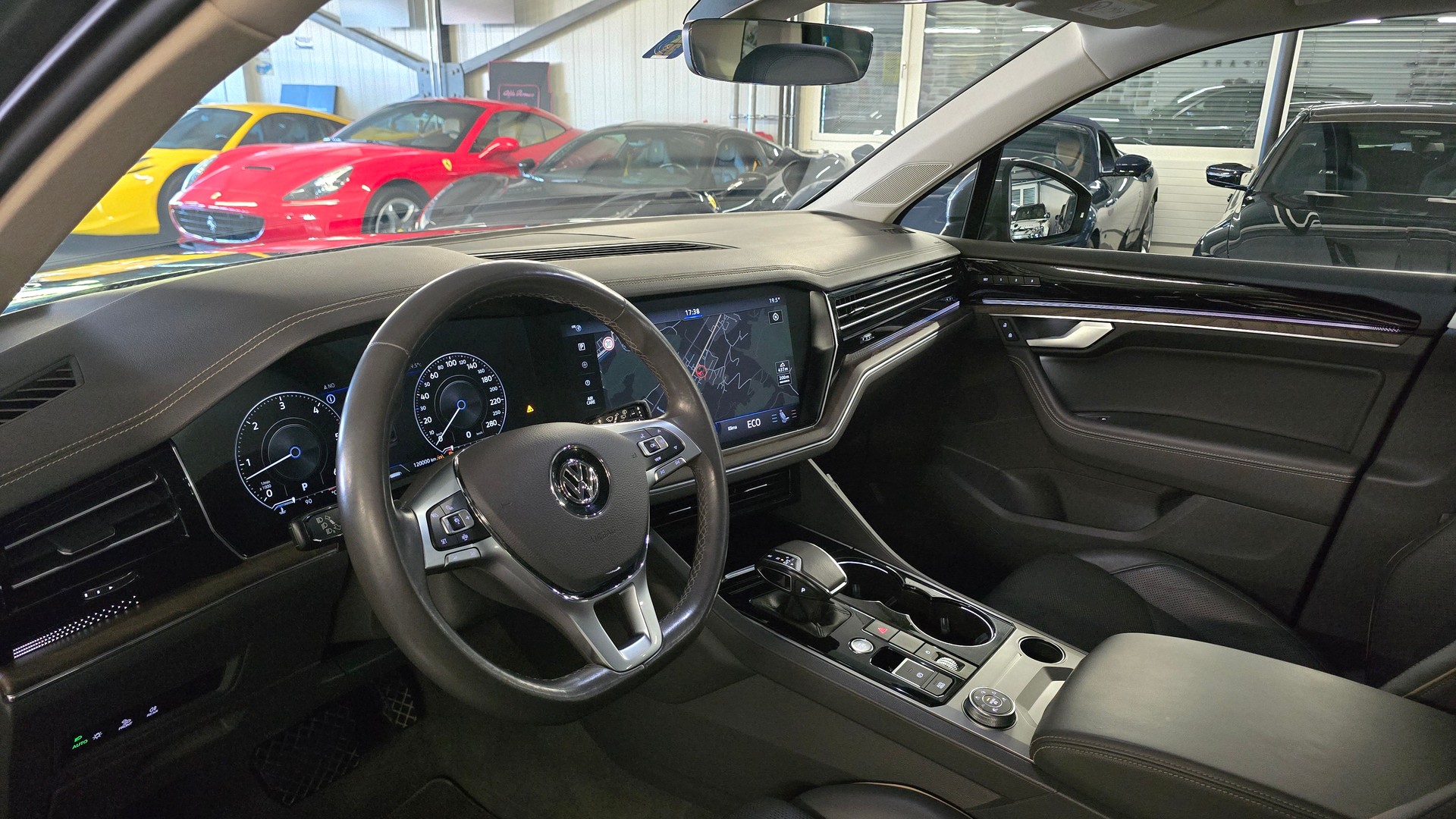 VW Touareg 3.0 TDI Elegance Tiptronic-image-11