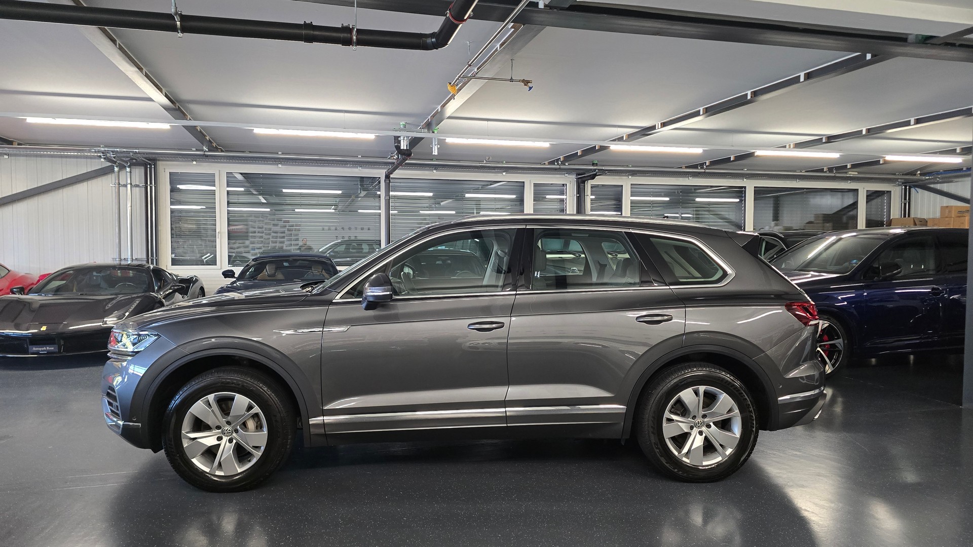 VW Touareg 3.0 TDI Elegance Tiptronic-image-8