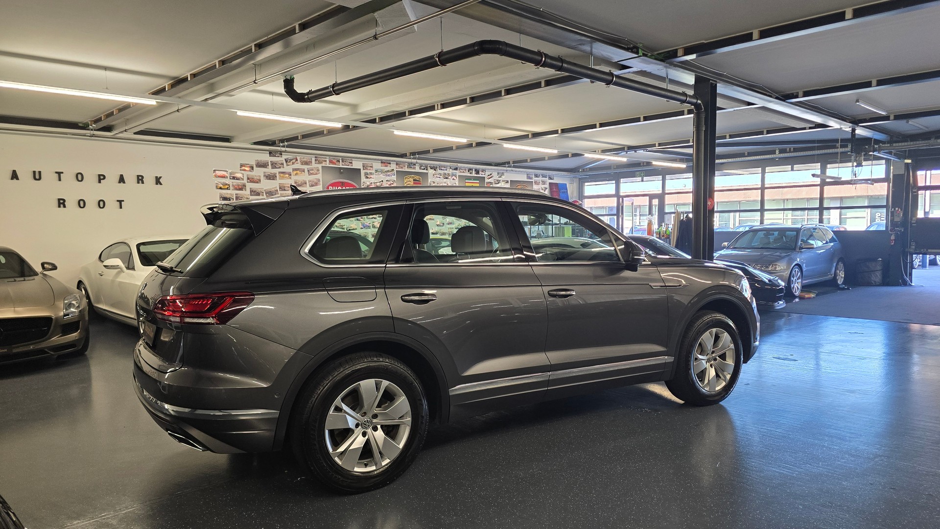 VW Touareg 3.0 TDI Elegance Tiptronic-image-4