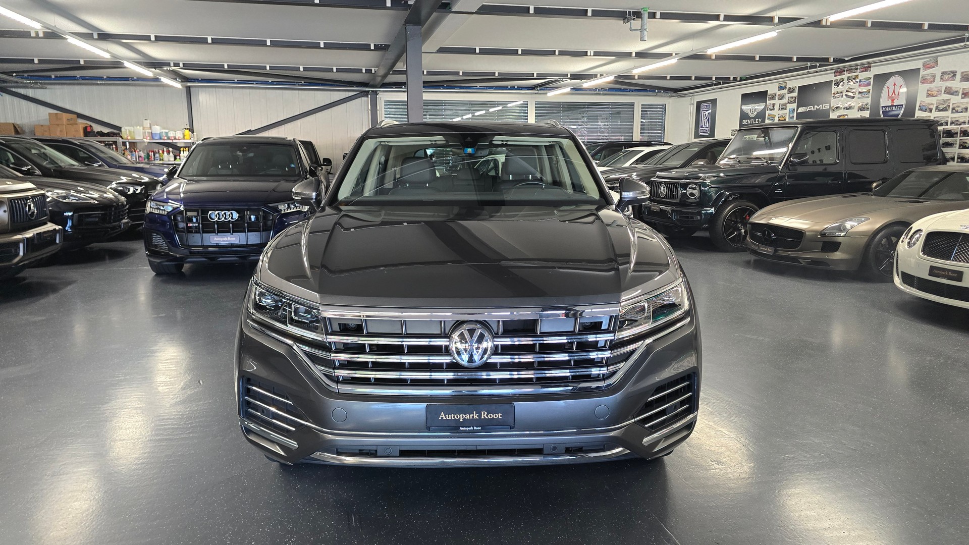 VW Touareg 3.0 TDI Elegance Tiptronic-image-2
