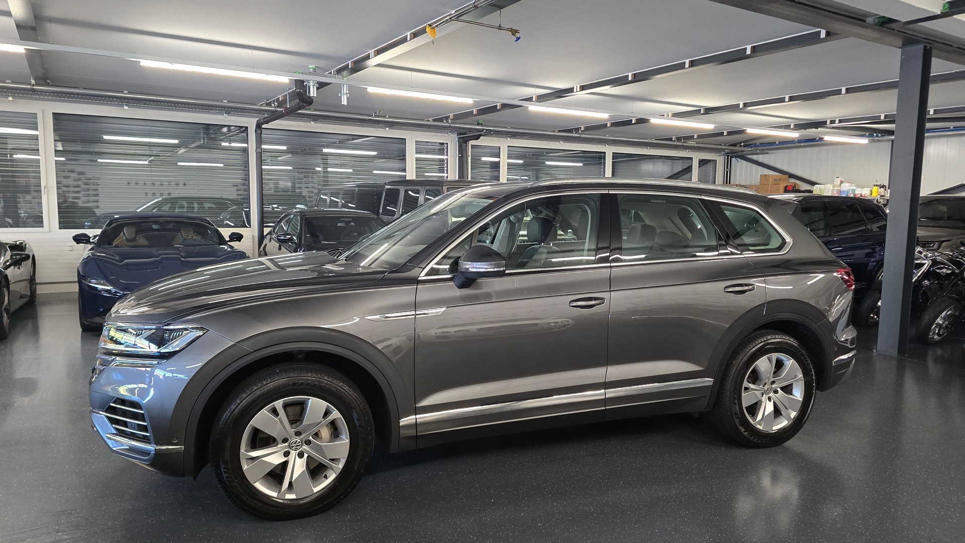 VW Touareg 3.0 TDI Elegance Tiptronic-image-9