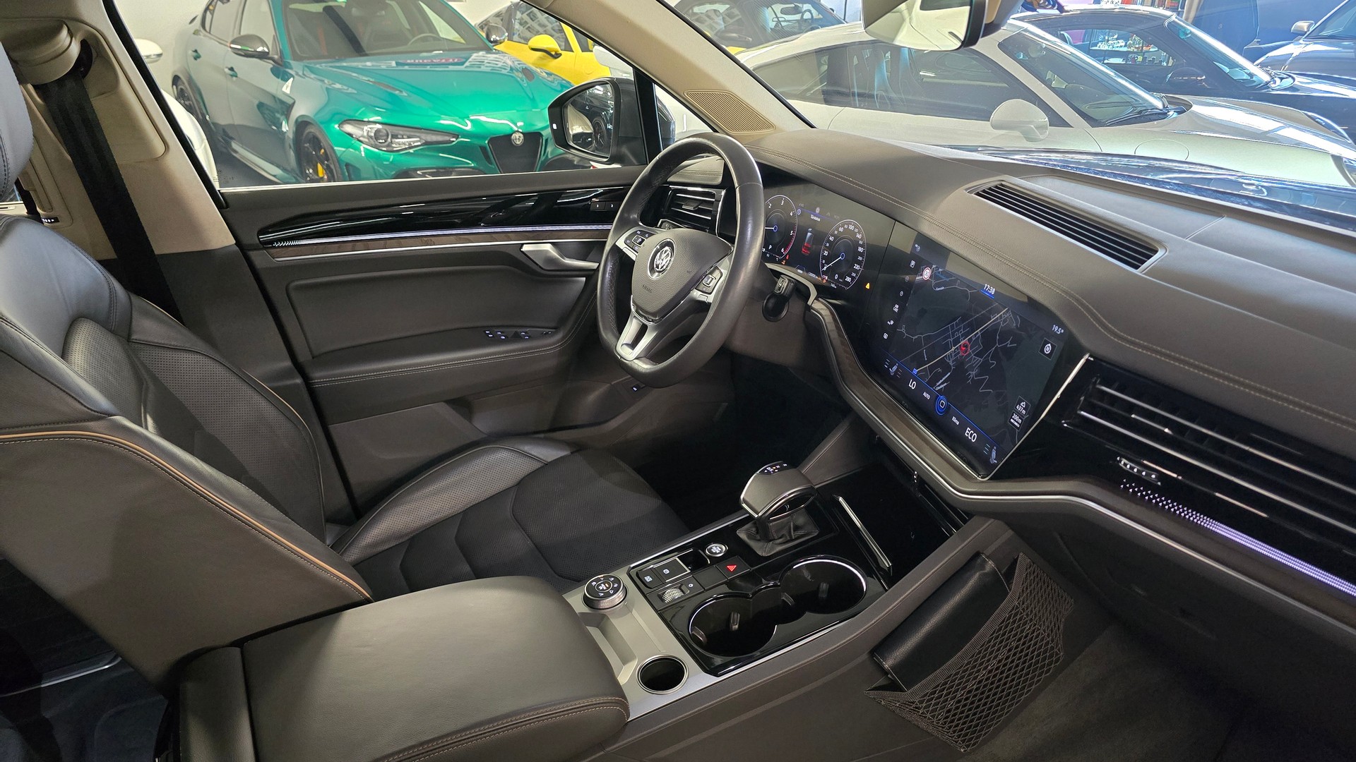 VW Touareg 3.0 TDI Elegance Tiptronic-image-15