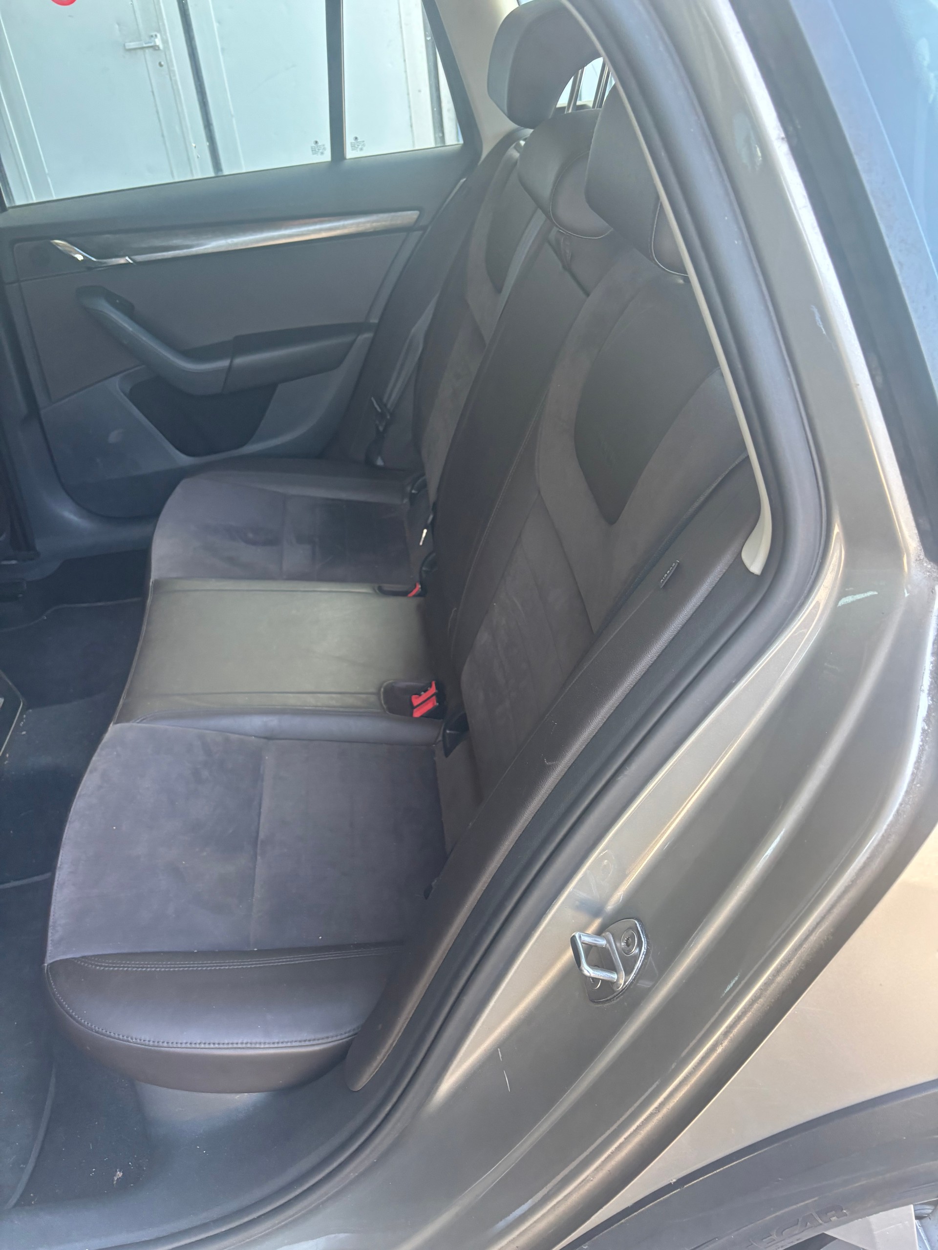 SKODA Octavia Combi 1.8 TSI Scout 4x4 DSG-image-6