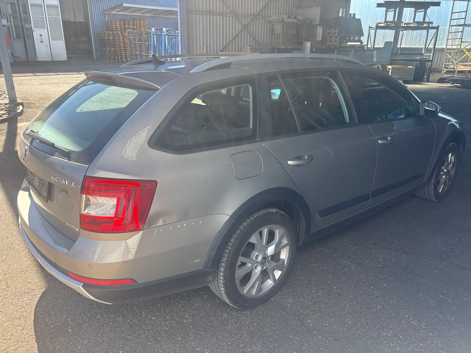 SKODA Octavia Combi 1.8 TSI Scout 4x4 DSG-image-3