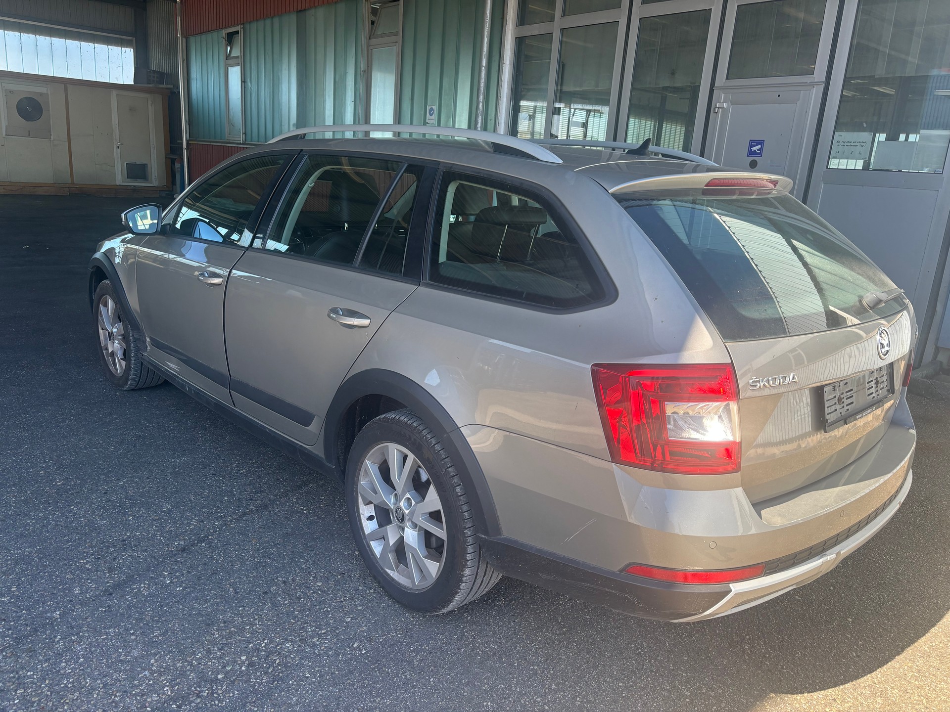 SKODA Octavia Combi 1.8 TSI Scout 4x4 DSG-image-7