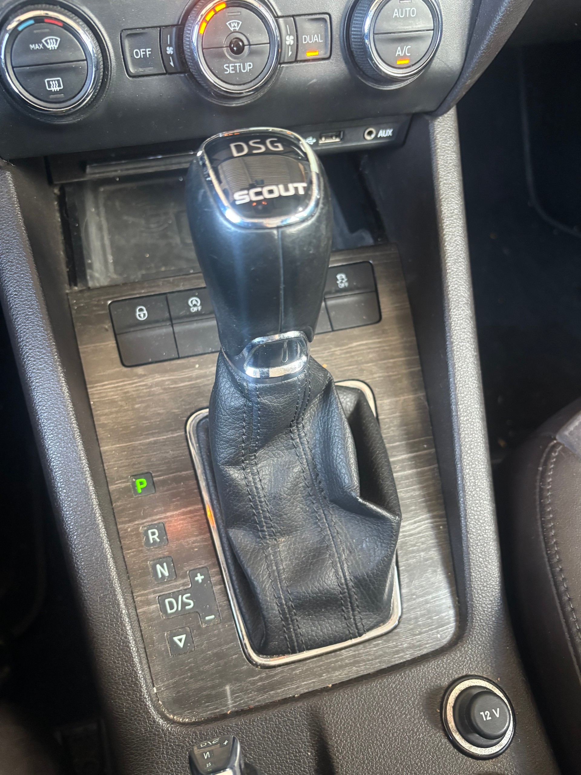 SKODA Octavia Combi 1.8 TSI Scout 4x4 DSG-image-8