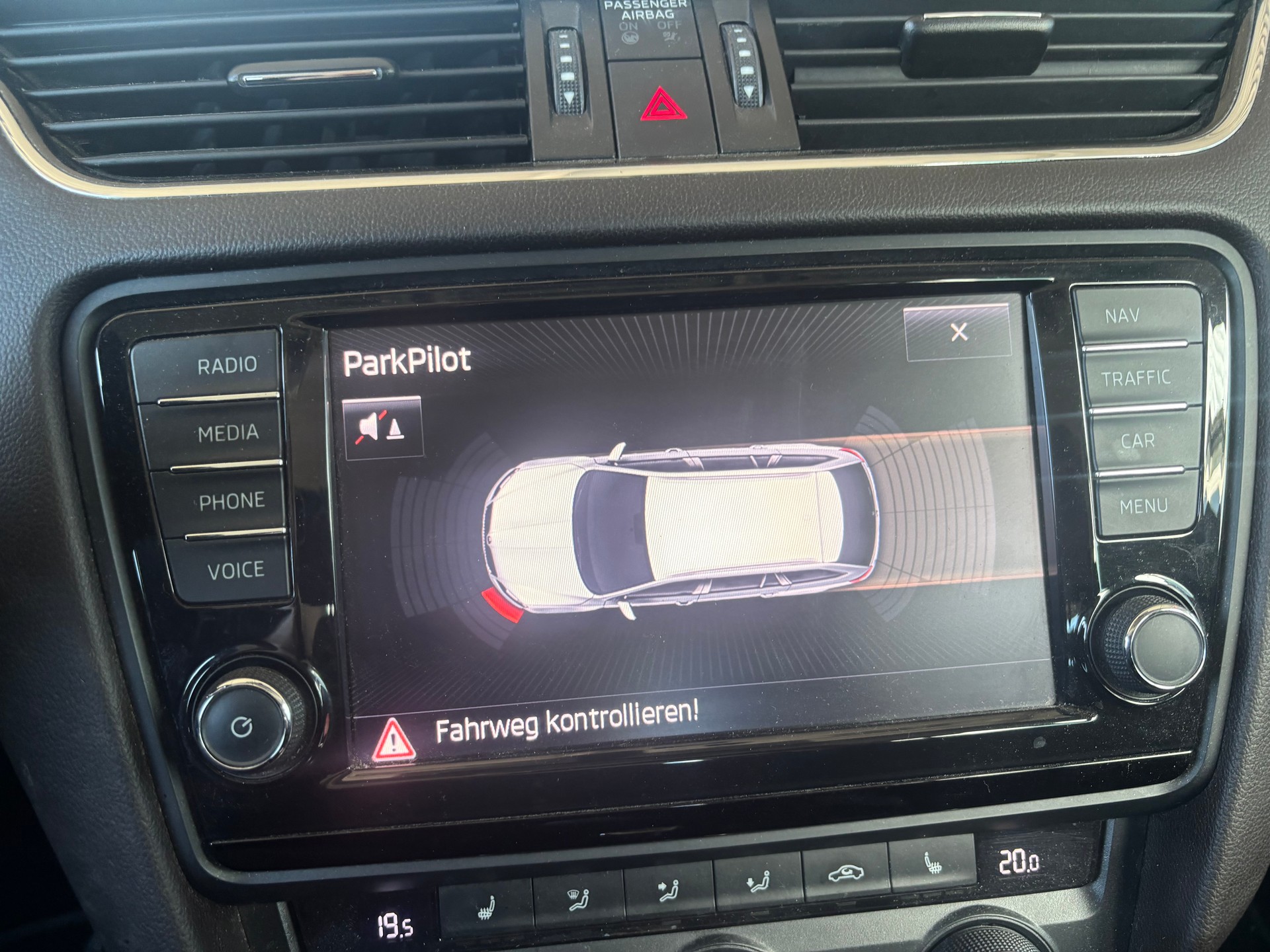 SKODA Octavia Combi 1.8 TSI Scout 4x4 DSG-image-10