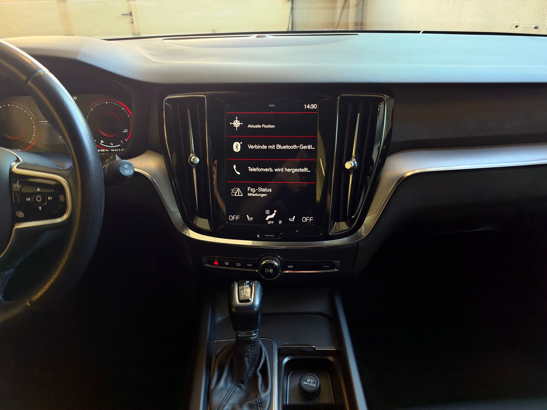 VOLVO V60 D4 Momentum Geartronic-image-14
