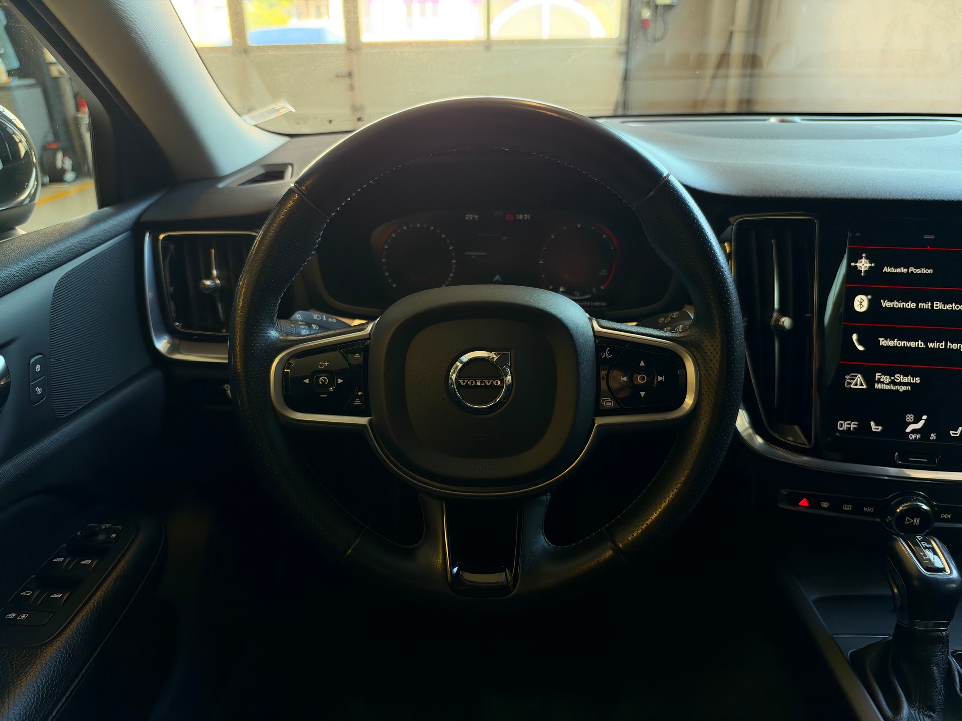 VOLVO V60 D4 Momentum Geartronic-image-13