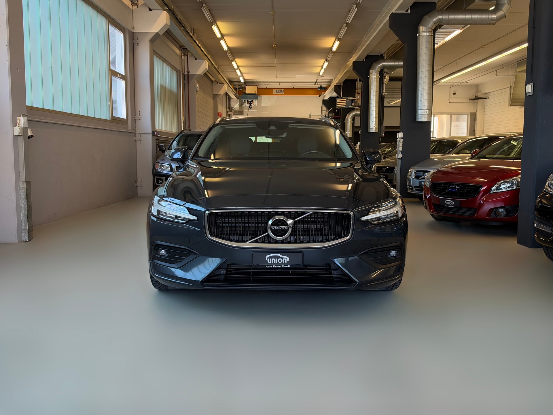 VOLVO V60 D4 Momentum Geartronic-image-2