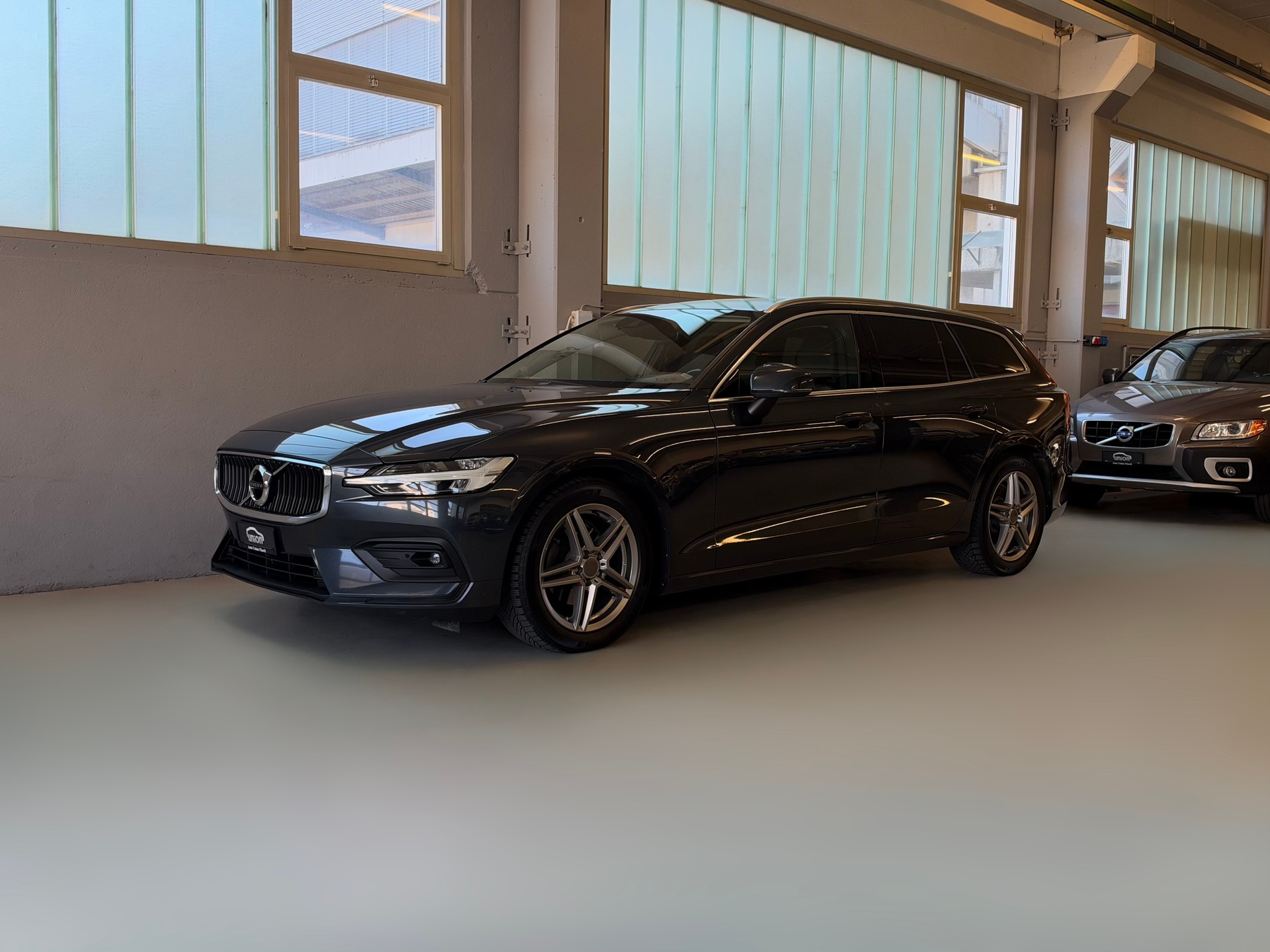 VOLVO V60 D4 Momentum Geartronic-image-0