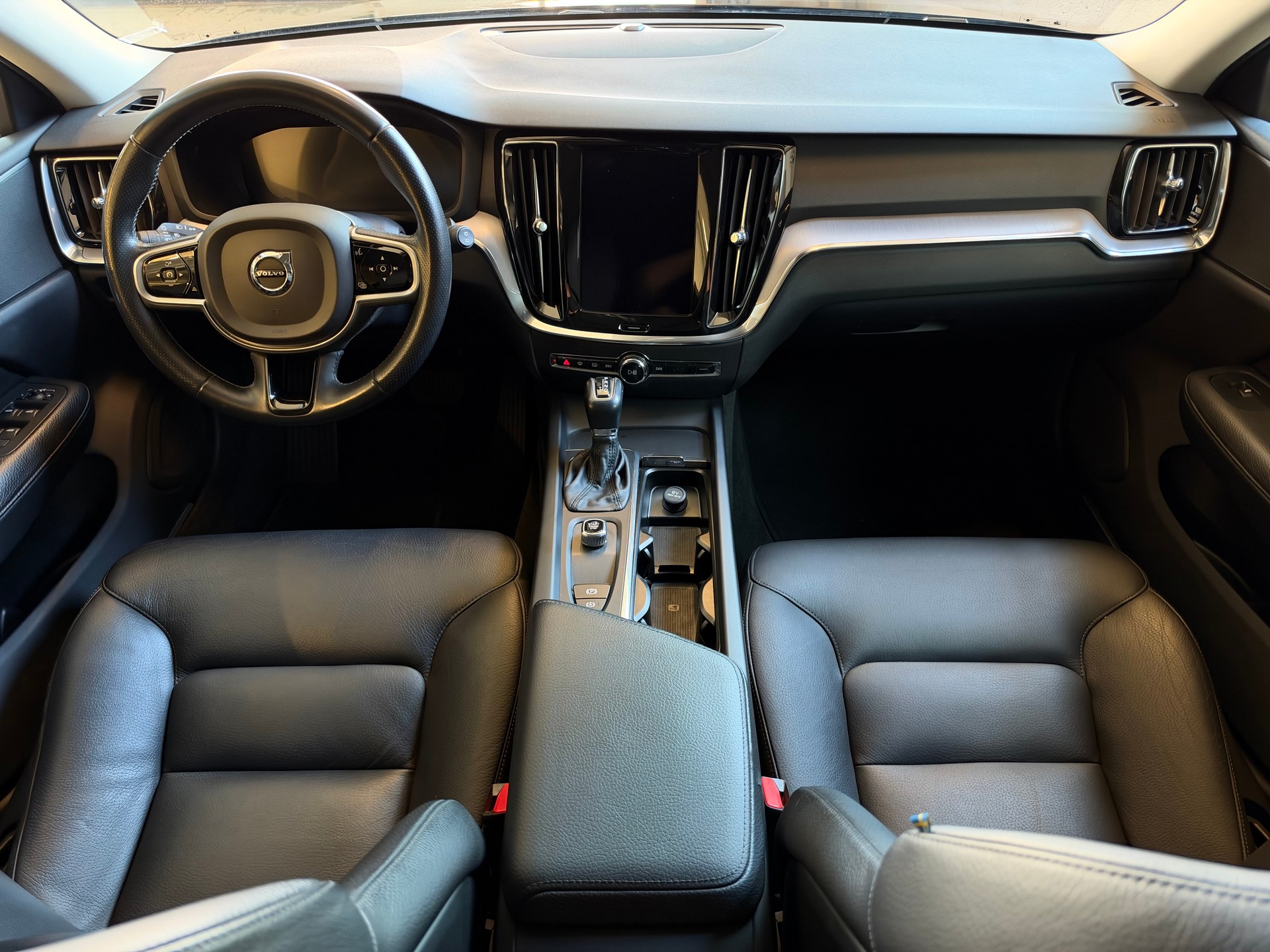 VOLVO V60 D4 Momentum Geartronic-image-12