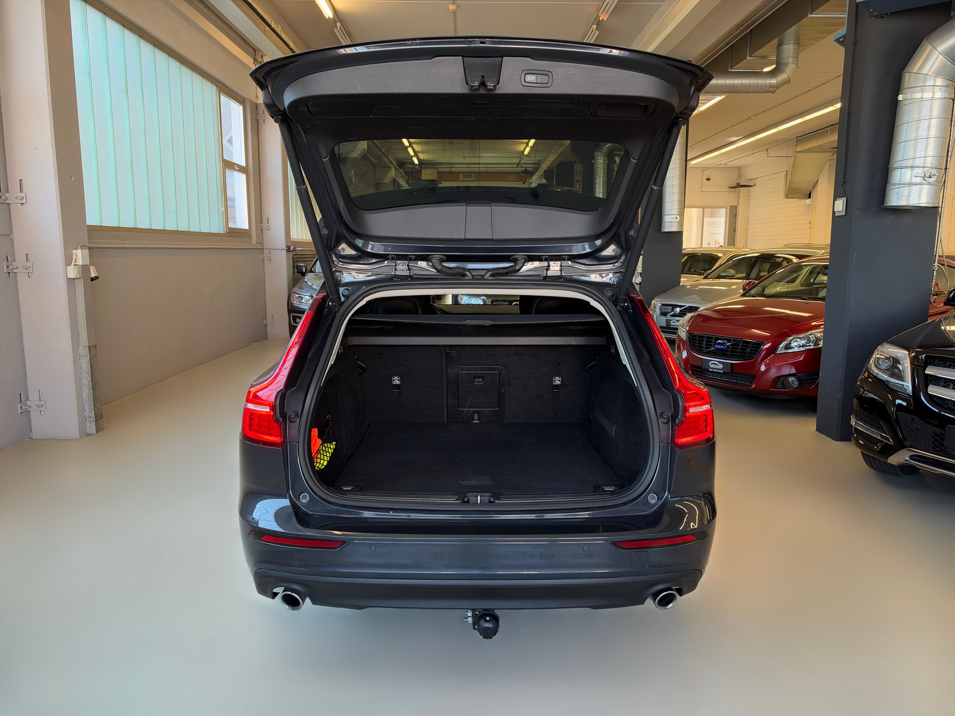 VOLVO V60 D4 Momentum Geartronic-image-8
