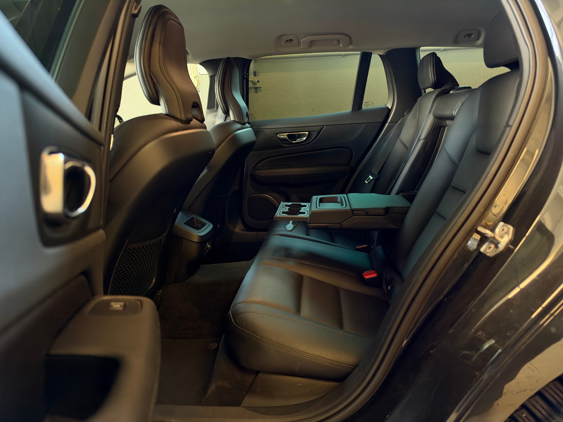 VOLVO V60 D4 Momentum Geartronic-image-10