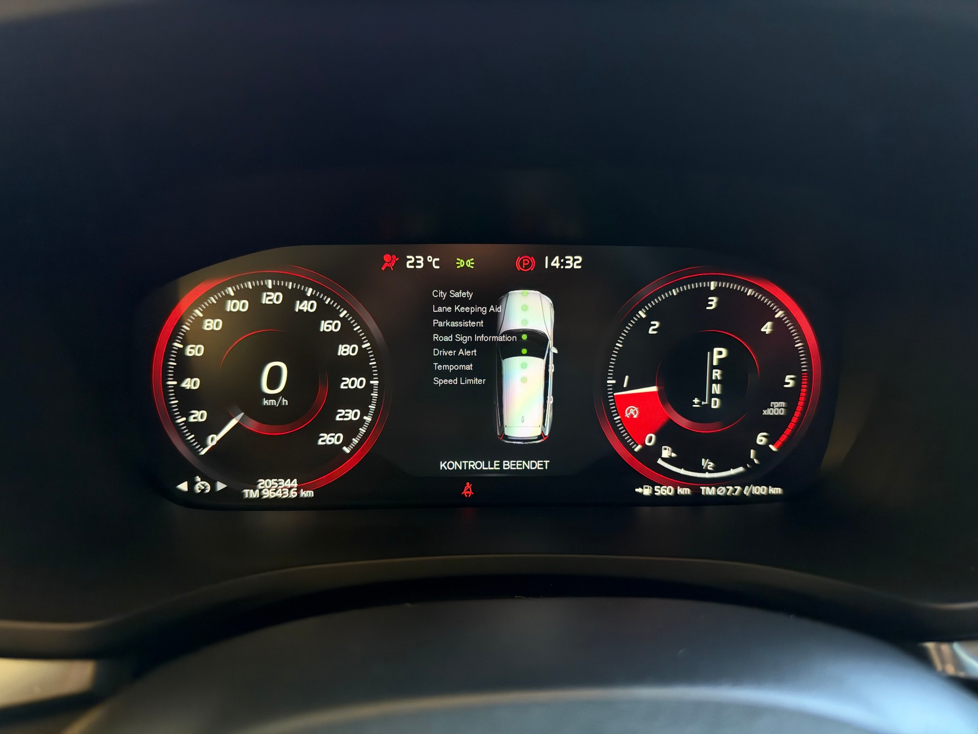VOLVO V60 D4 Momentum Geartronic-image-15