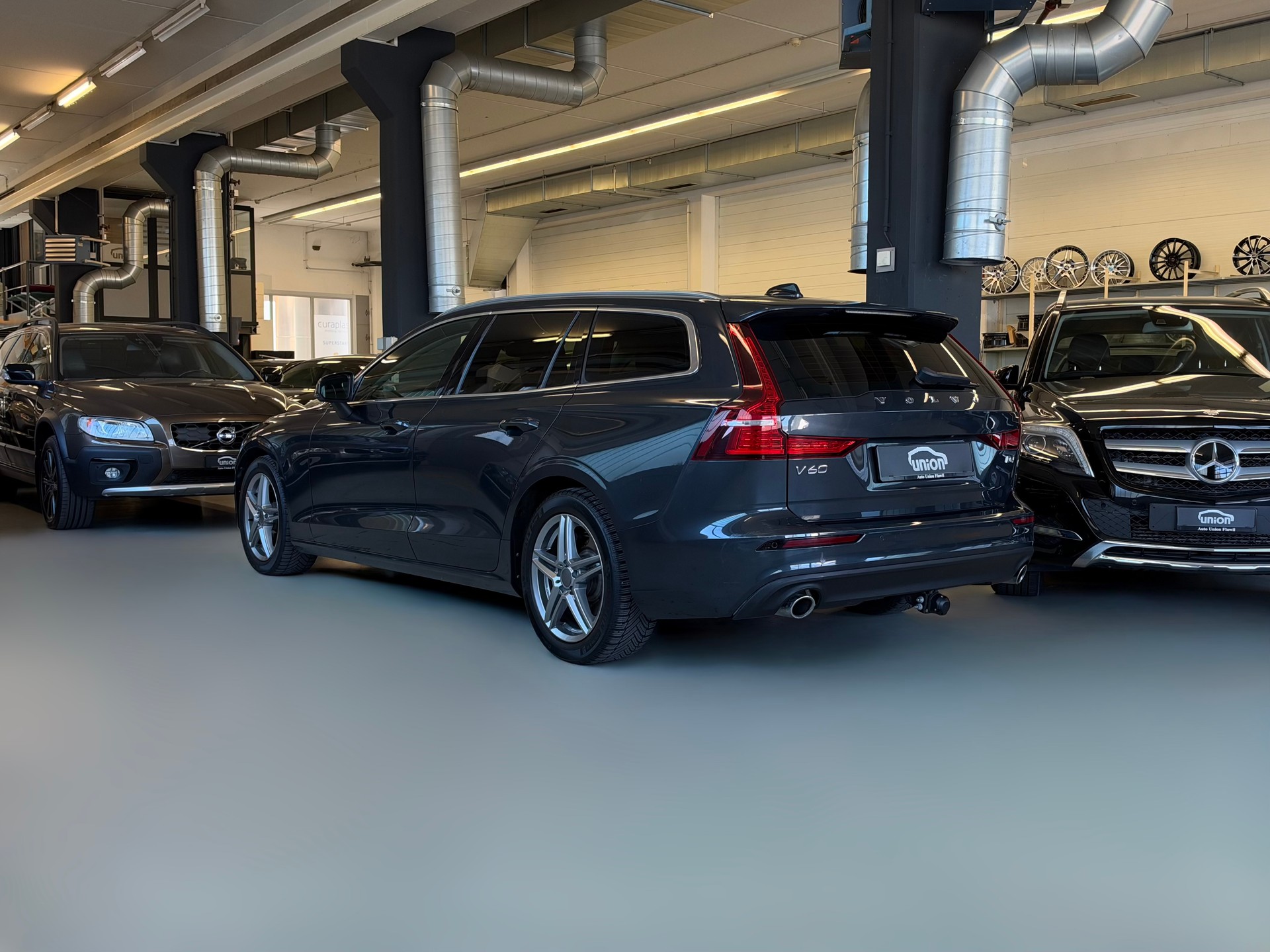 VOLVO V60 D4 Momentum Geartronic-image-6