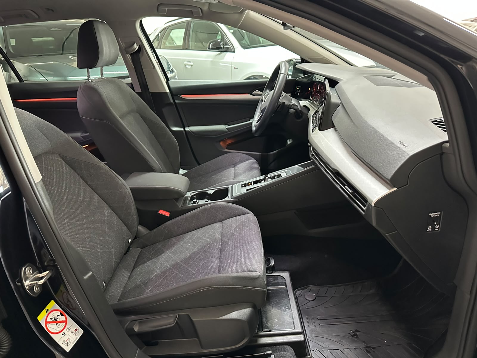 VW Golf 1.5 eTSI mHEV ACT Style DSG-image-10