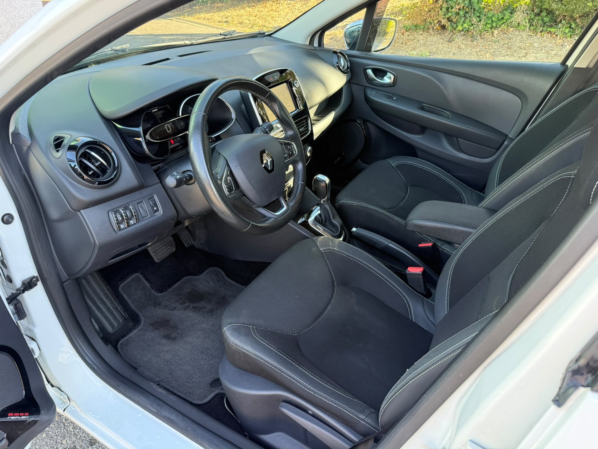 RENAULT Clio 1.5 dCi Zen EDC-image-5