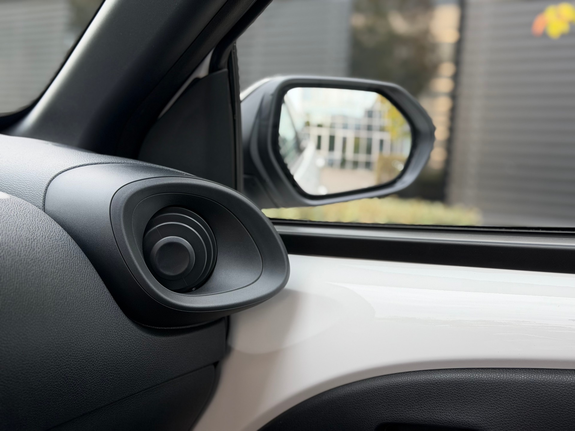 TOYOTA Aygo X 1.5 Comfort e-CVT-image-12