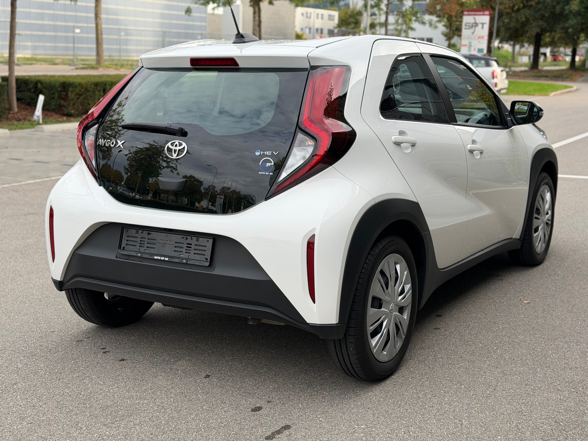 TOYOTA Aygo X 1.5 Comfort e-CVT-image-2