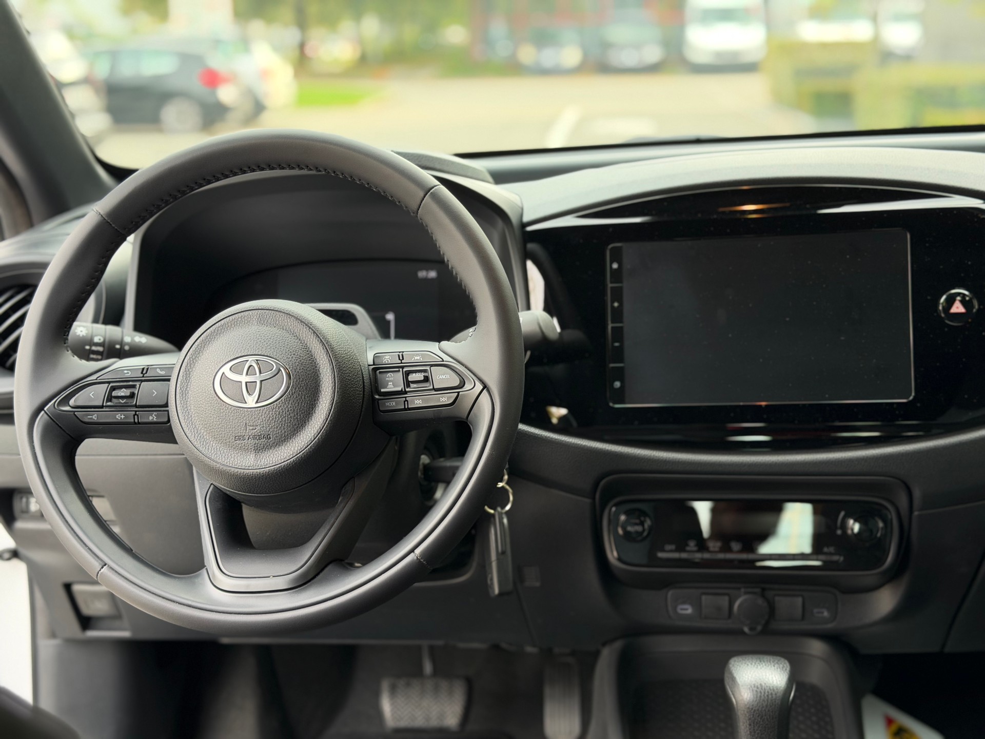 TOYOTA Aygo X 1.5 Comfort e-CVT-image-9
