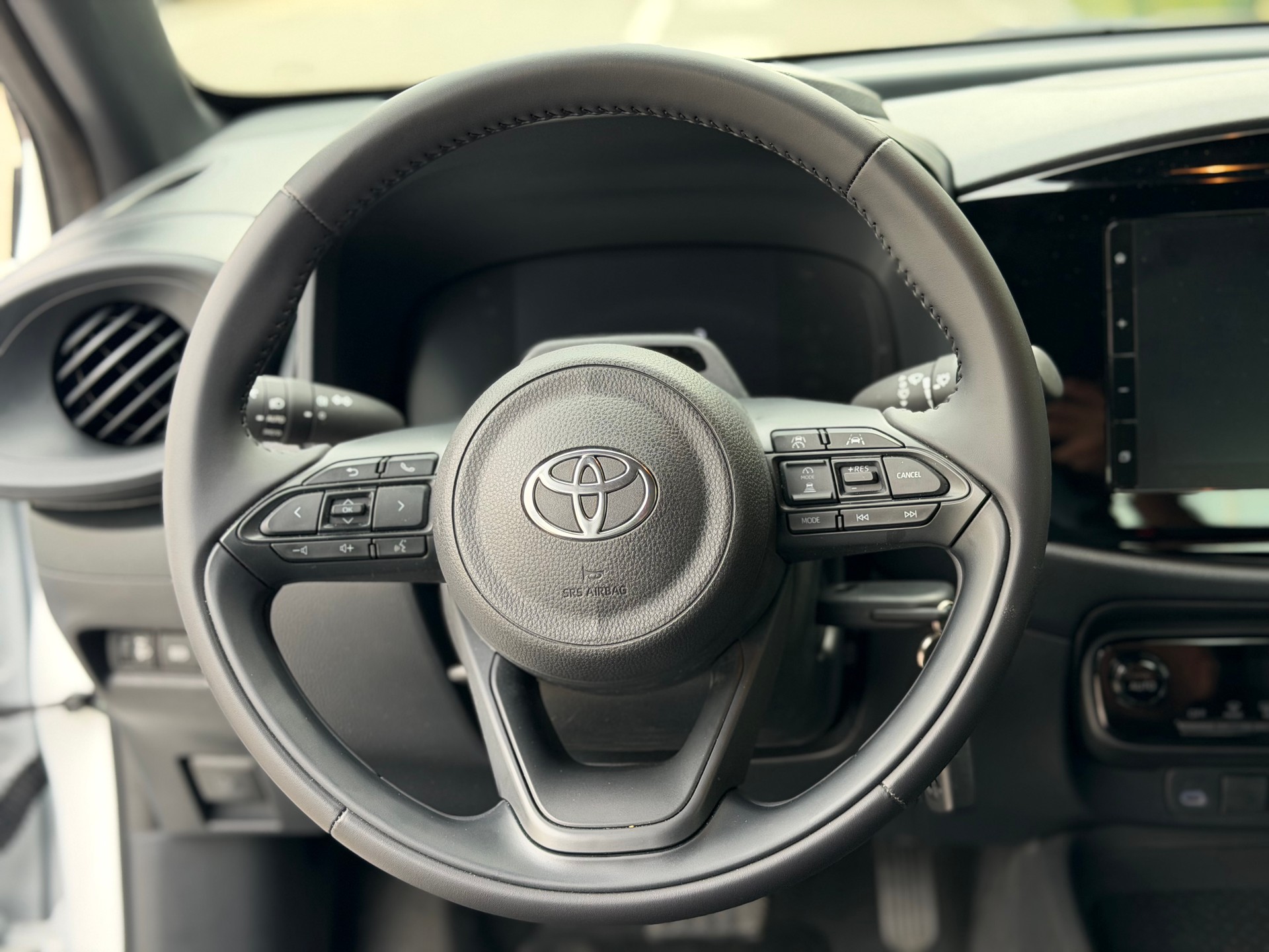 TOYOTA Aygo X 1.5 Comfort e-CVT-image-11